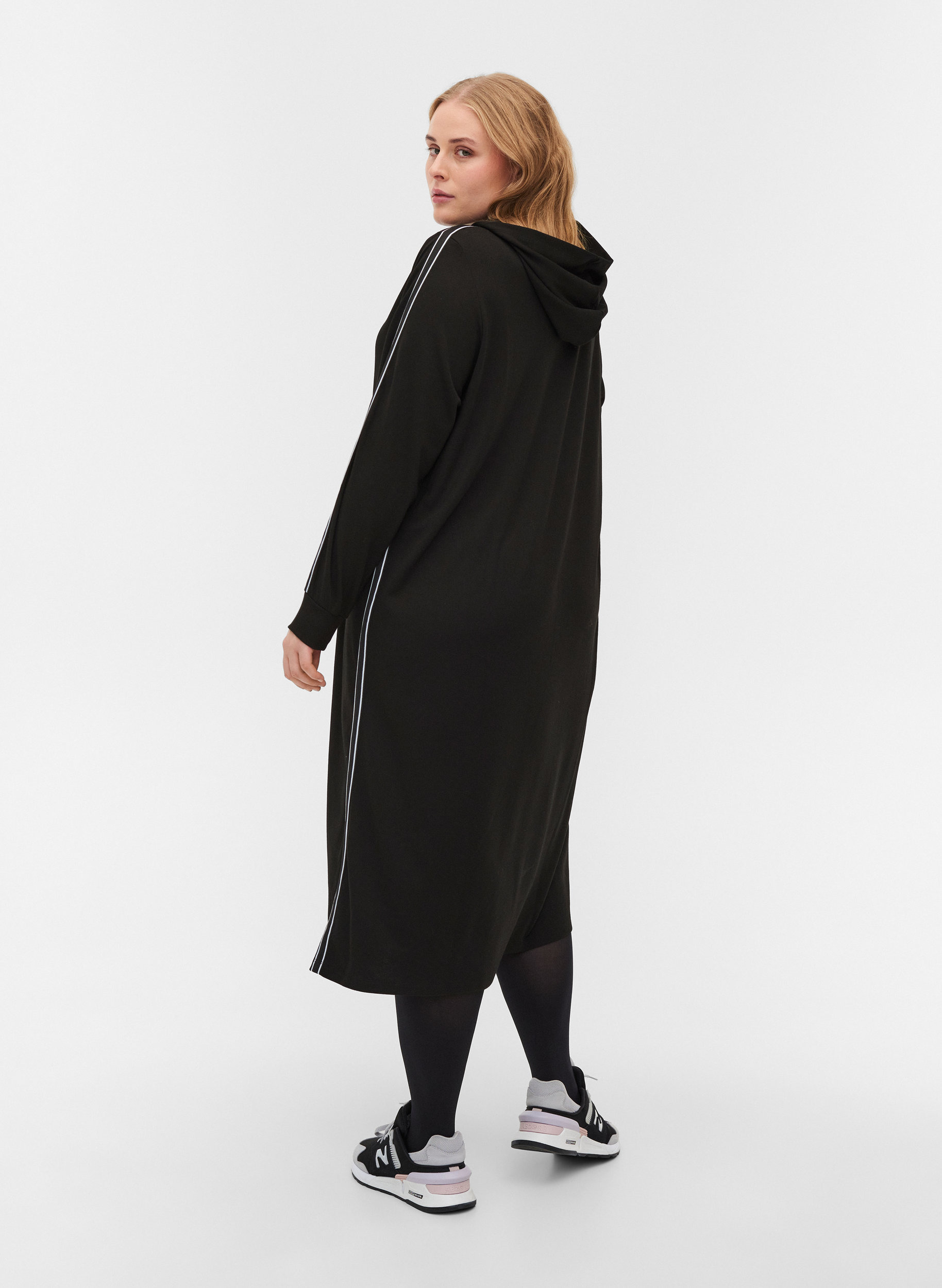 Kjole med hette og glidelås, Black, Model image number 1