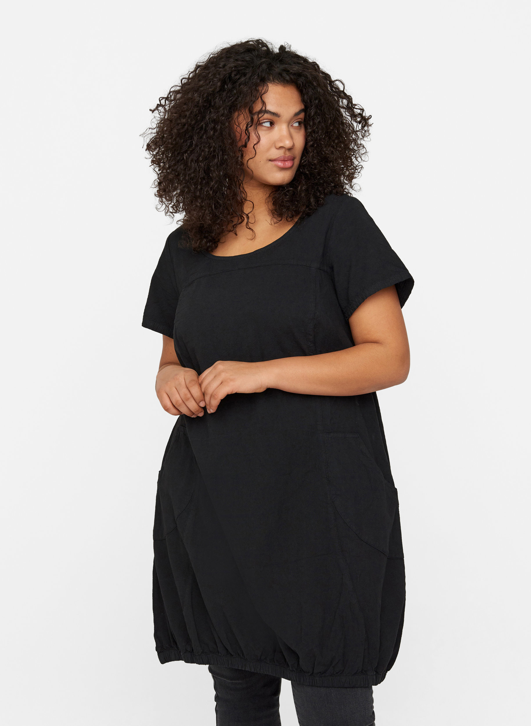 Kortermet kjole i bomull, Black, Model image number 0