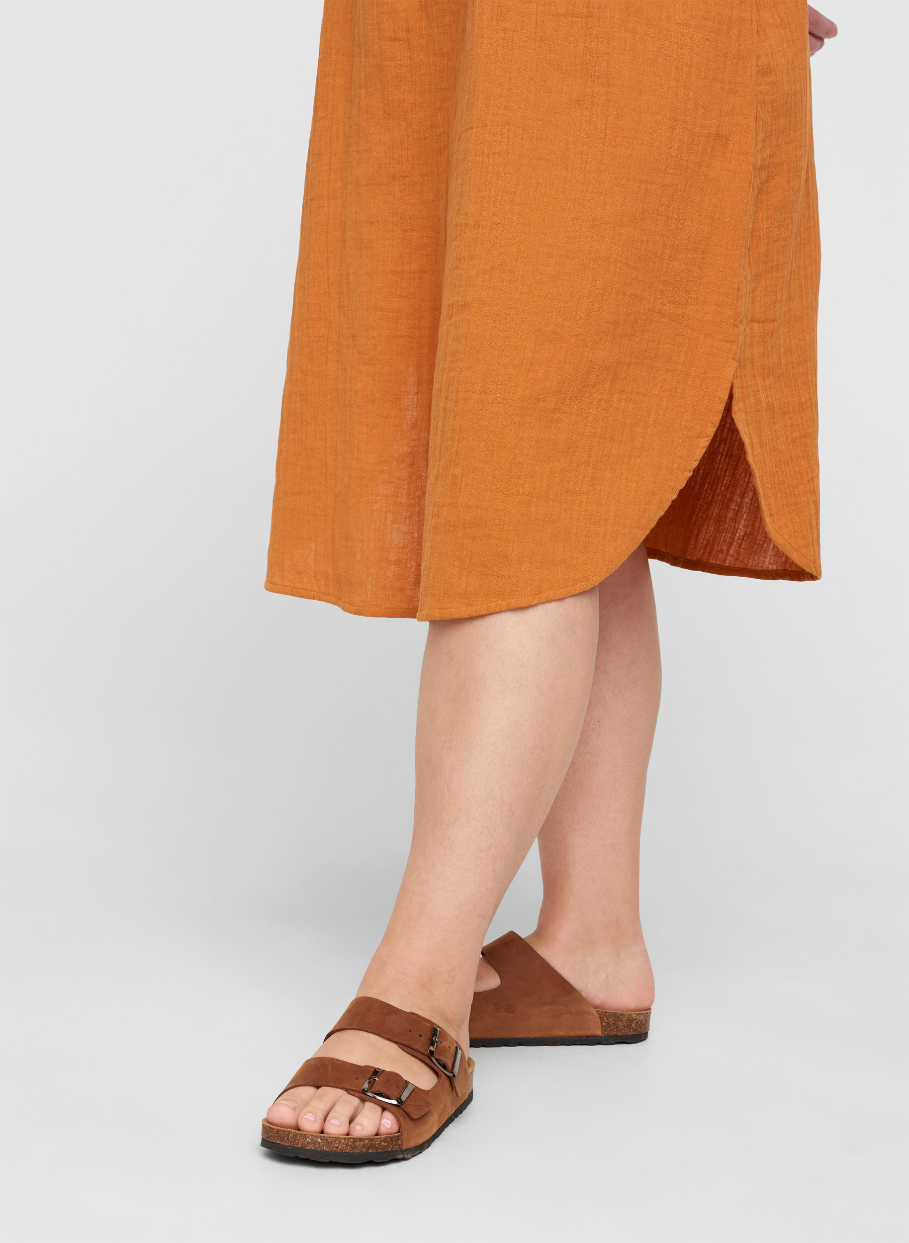 Skinnsandaler med bred passform, Cognac, Model