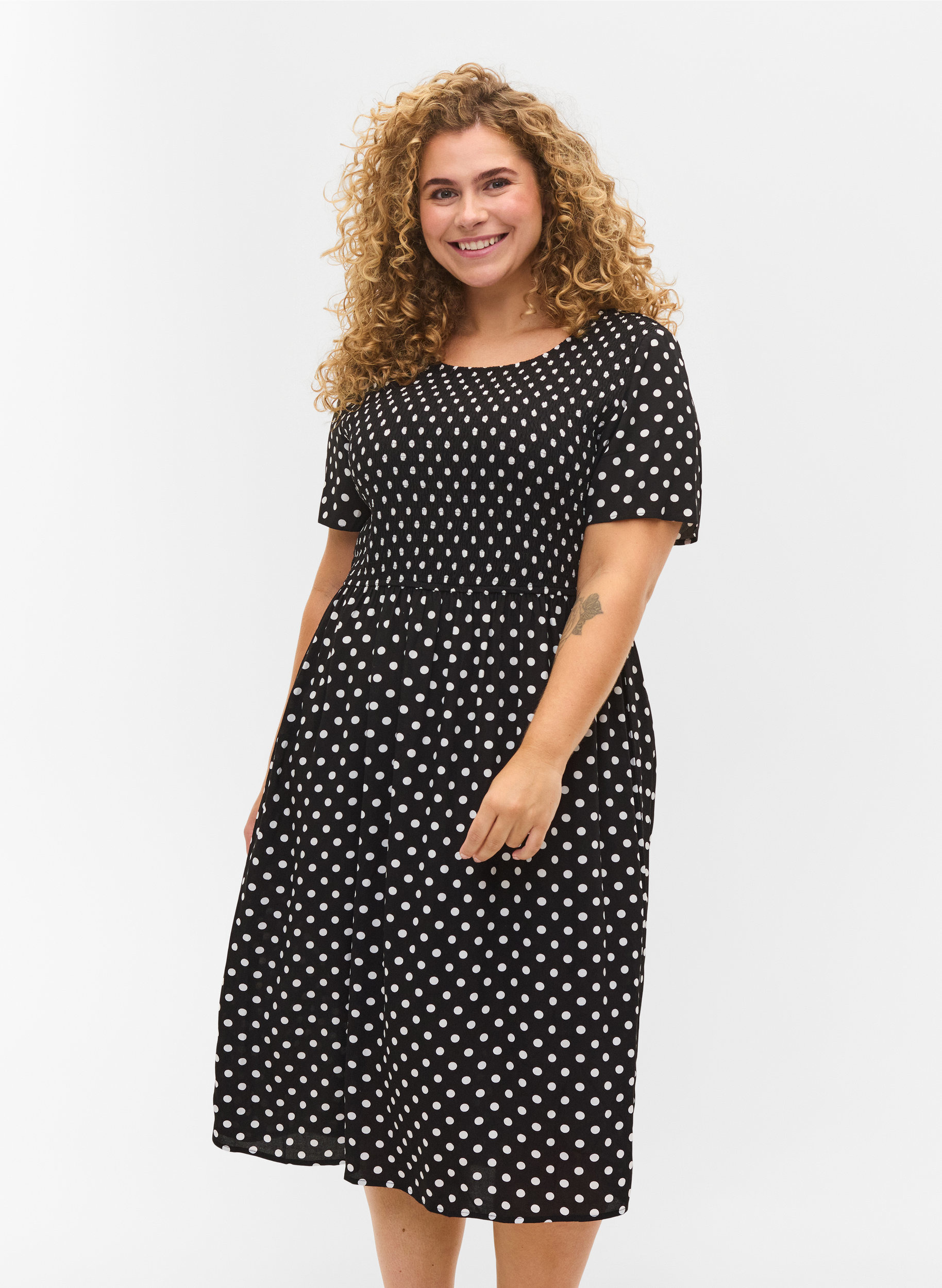 Mønstrete viskosekjole med smock, Black Dot, Model