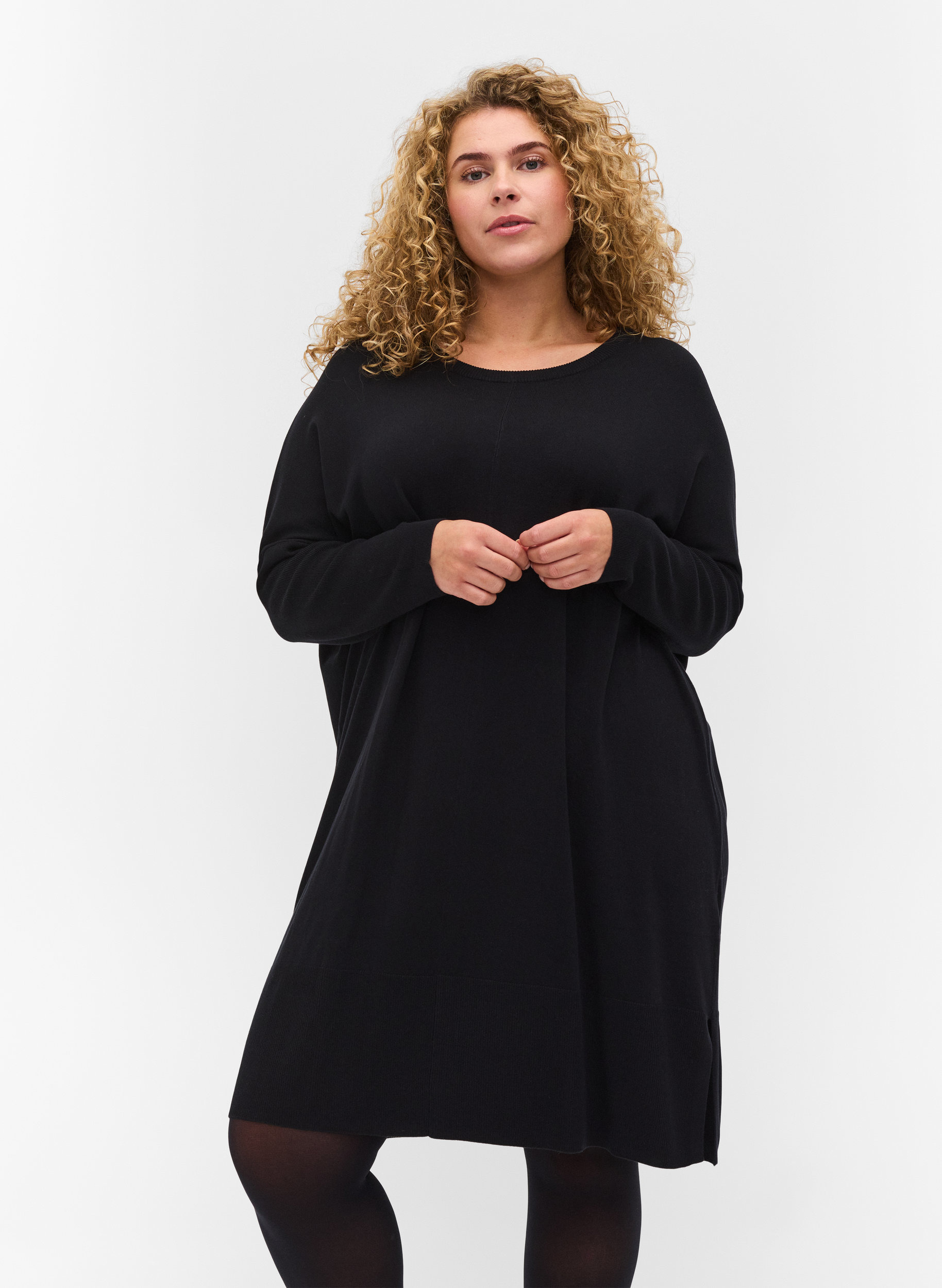 Oversized strikkekjole i en viskosemiks, Black, Model image number 0
