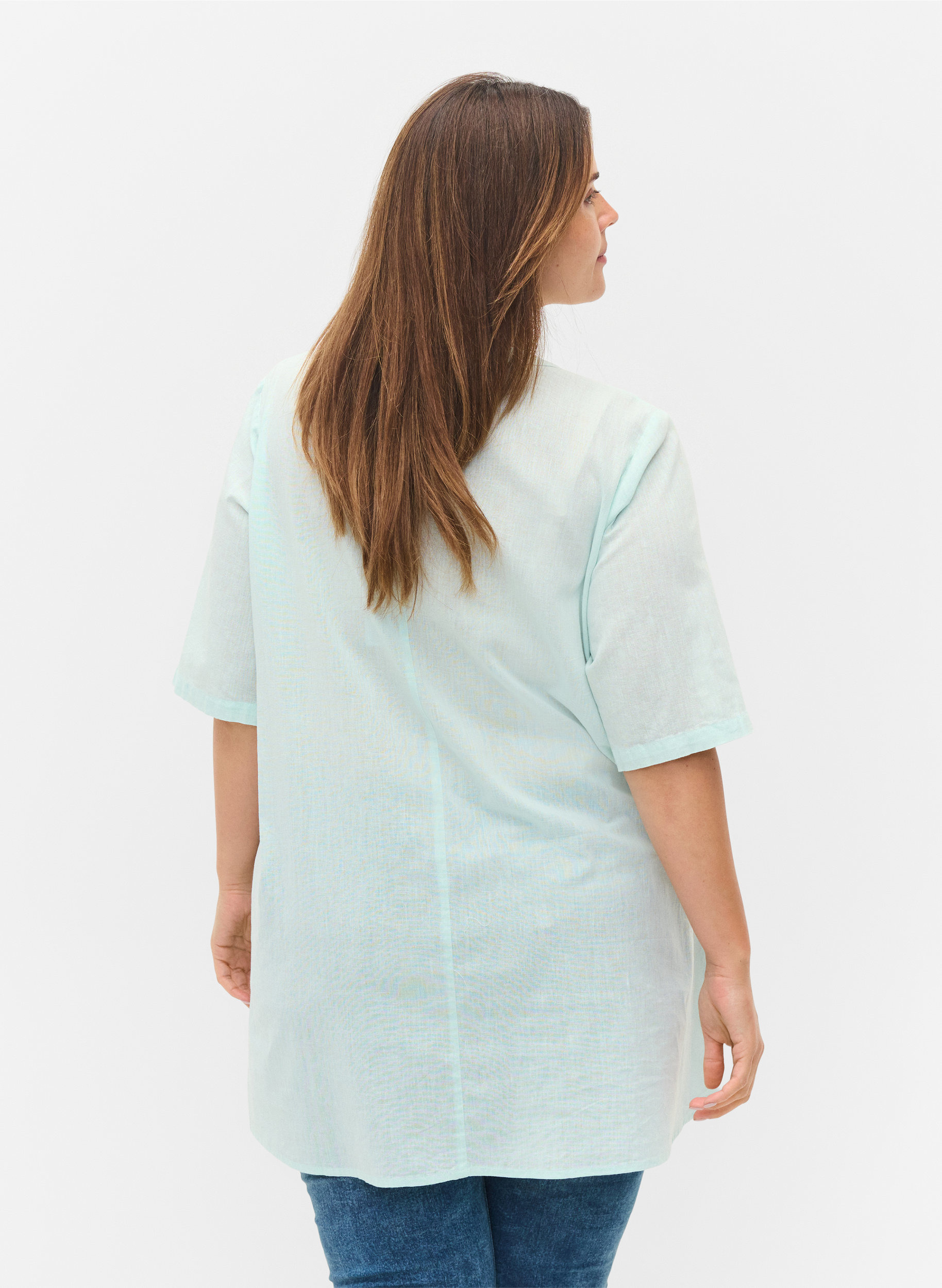 Kortermet tunika med knapper, Moonlight Jade, Model