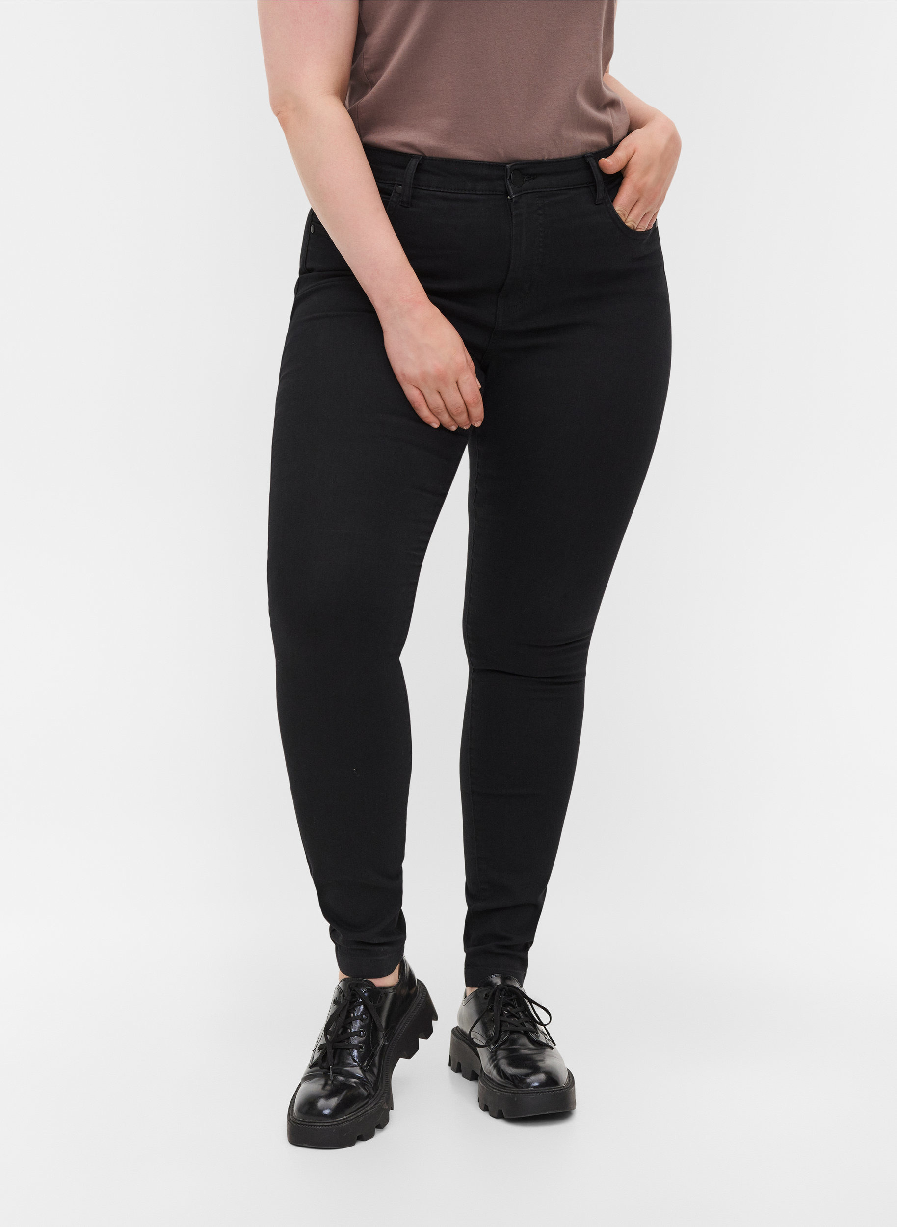 Super slim Amy jeans med høyt liv, Black, Model image number 3