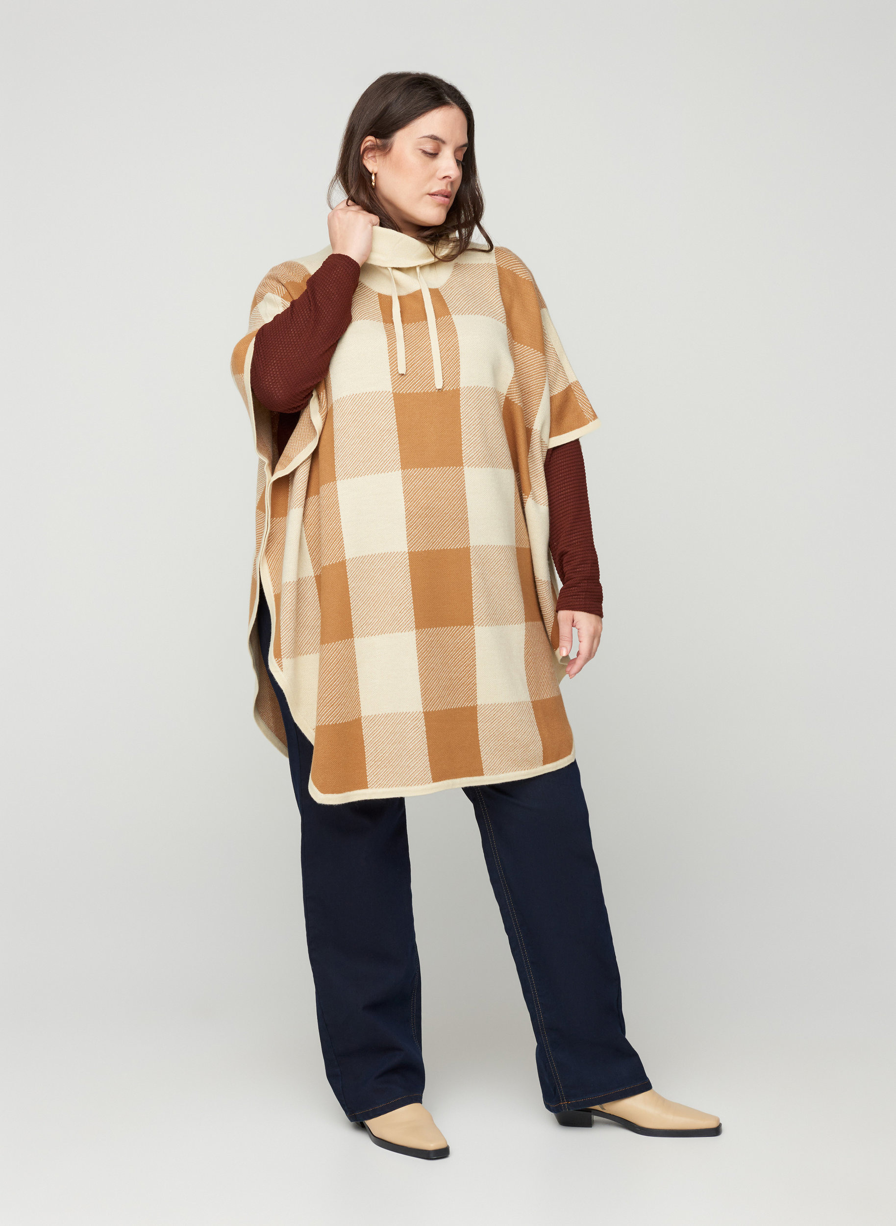 Rutete poncho med høy hals, Tobacco Brown Comb, Model image number 2