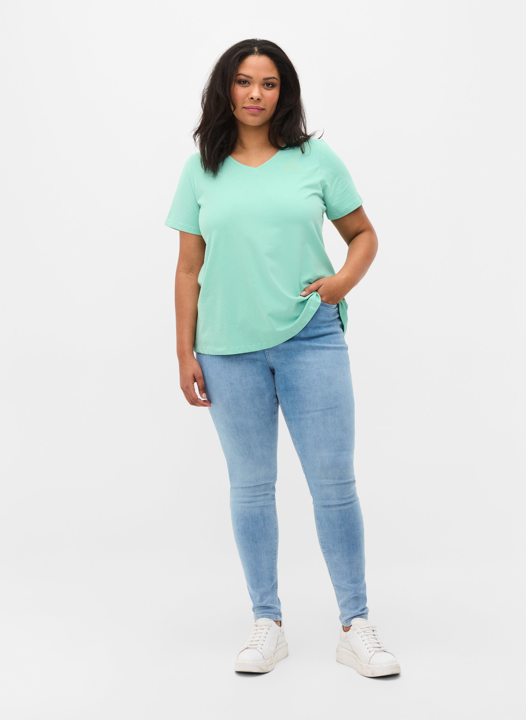 Basis T-skjorte med V-hals, Dusty Jade Green, Model image number 2