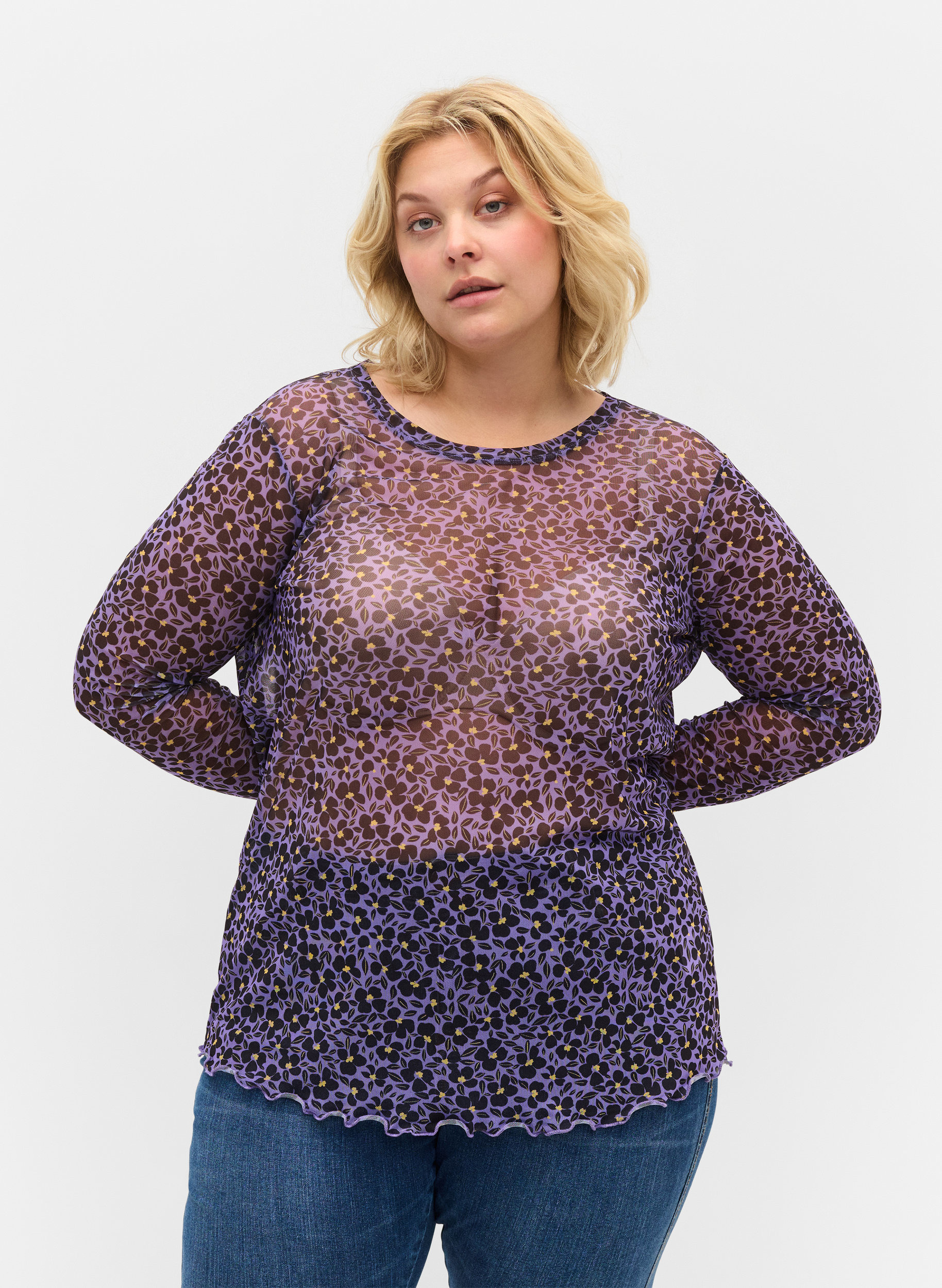 Tettsittende bluse i mesh og blomstermønster, Purple AOP, Model image number 0