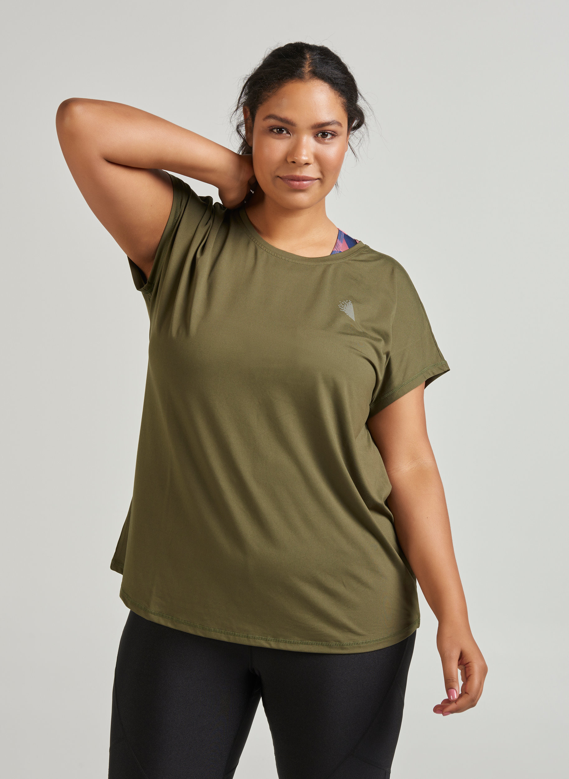 Ensfarget T-skjorte til trening, Ivy Green, Model