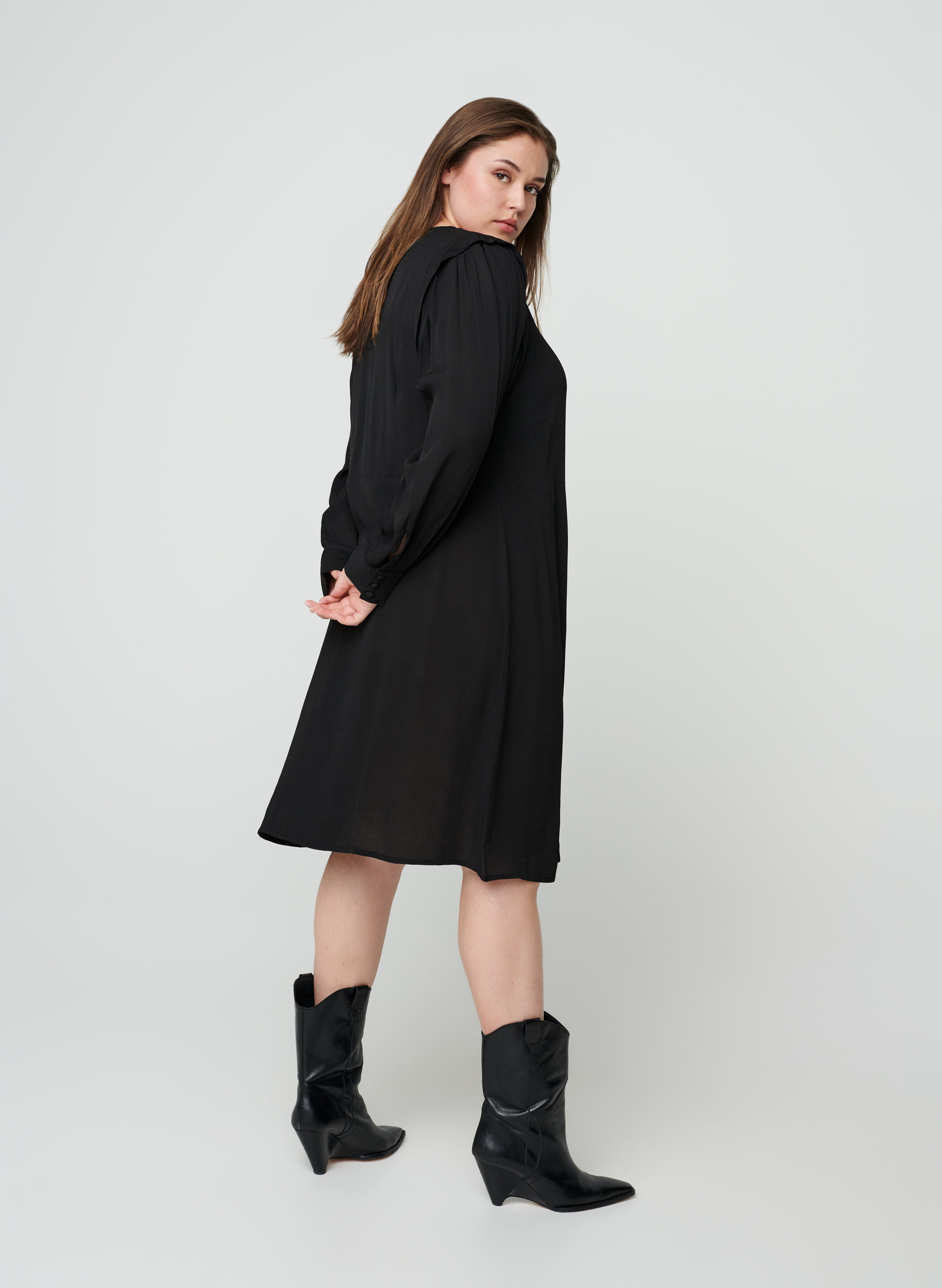 Langermet kjole i viskose, Black, Model image number 1