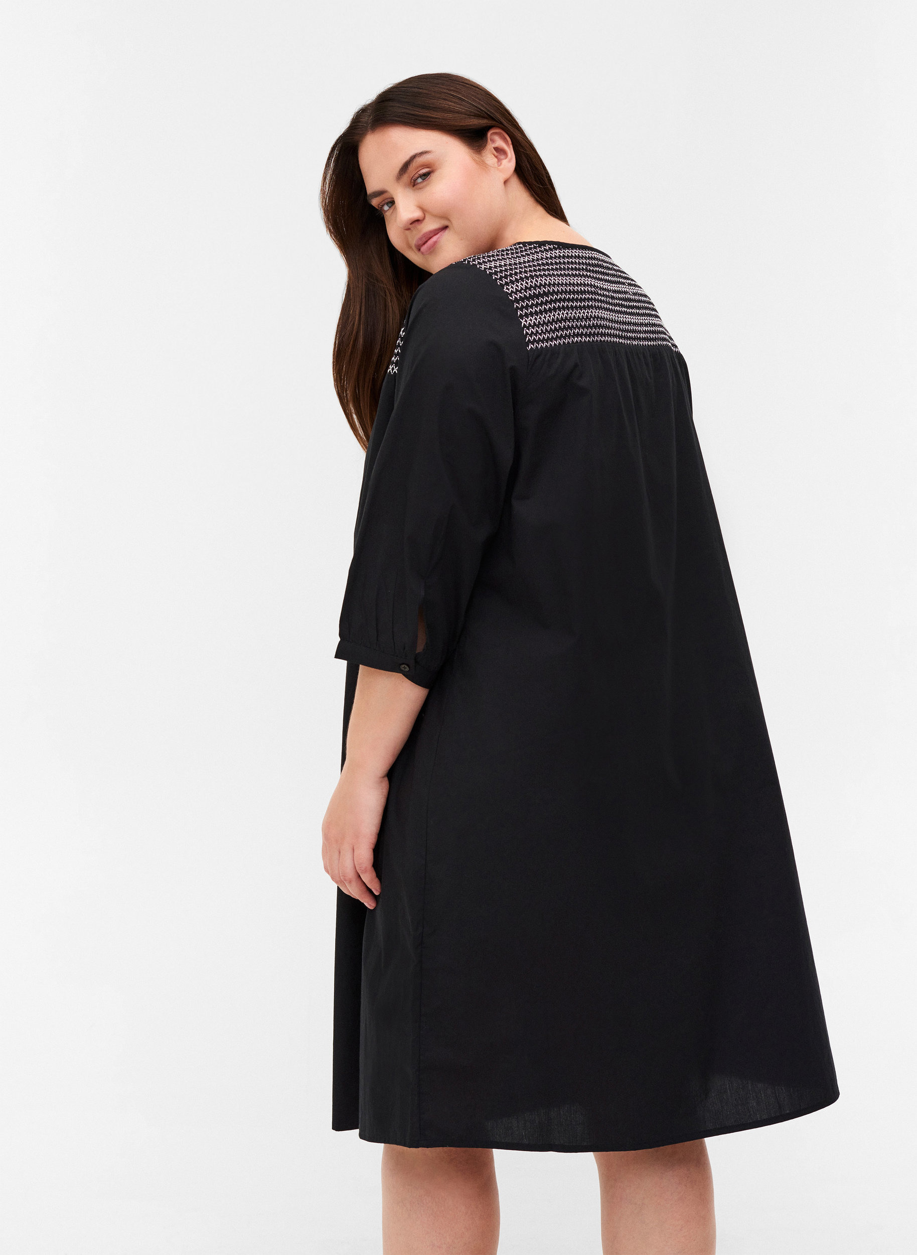 Kjole i bomull med smock og A-form, Black, Model image number 1