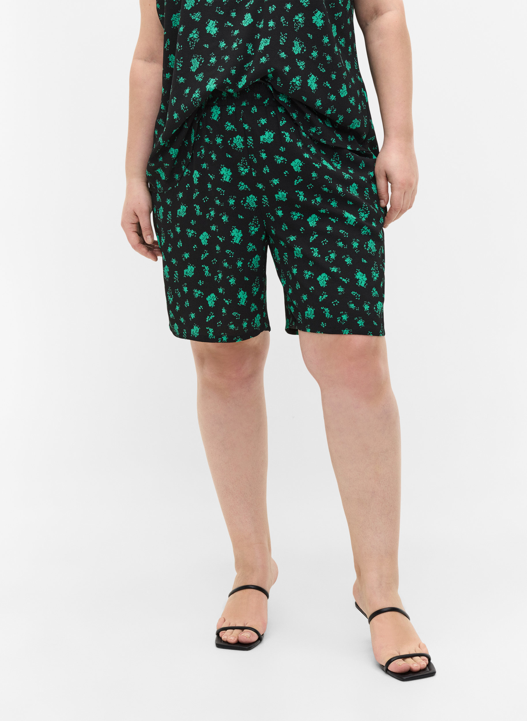 Mønstrete shorts med lommer, Green Flower AOP, Model image number 2