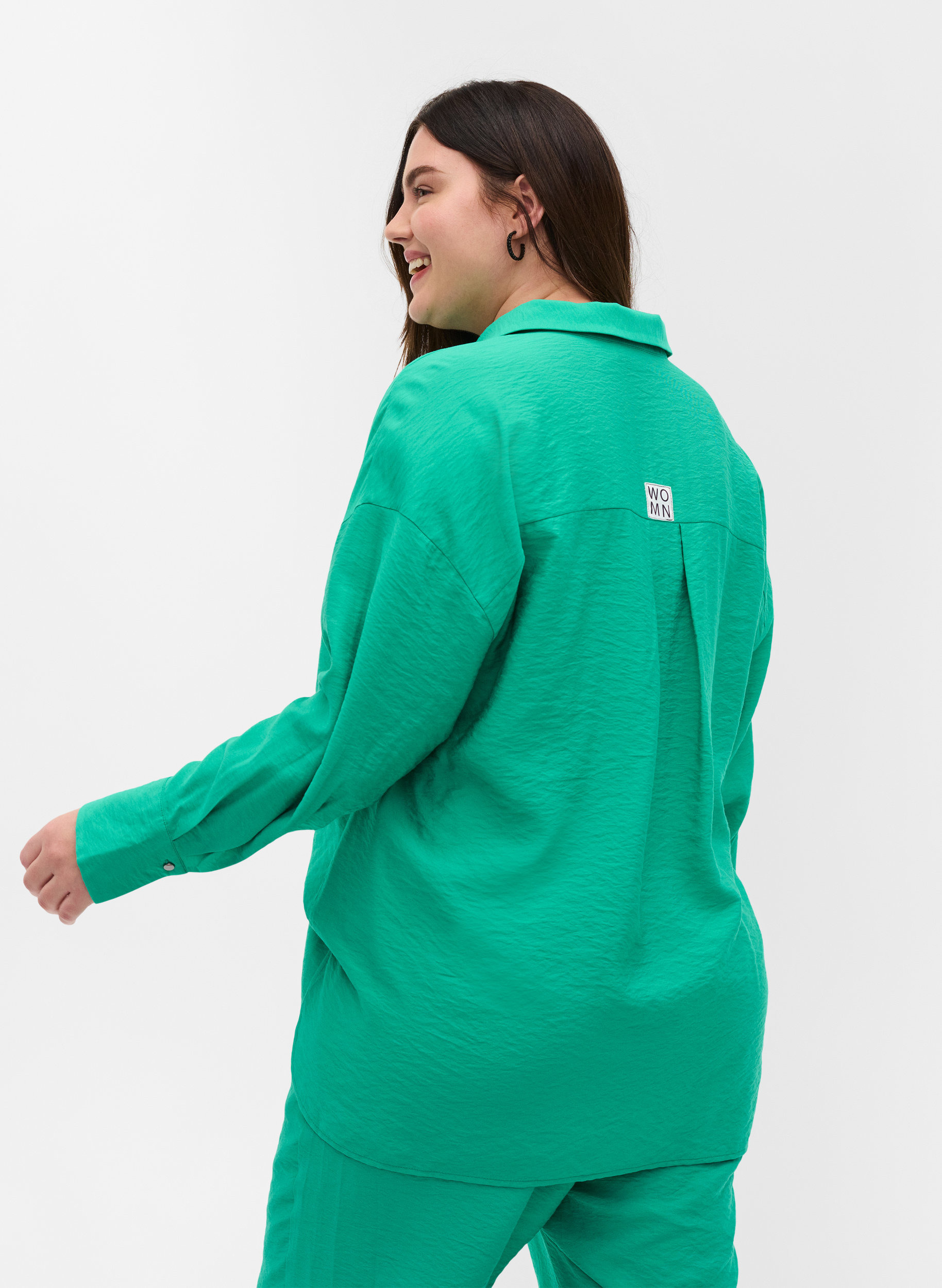 Viskoseskjorte med lange ermer, Mint, Model