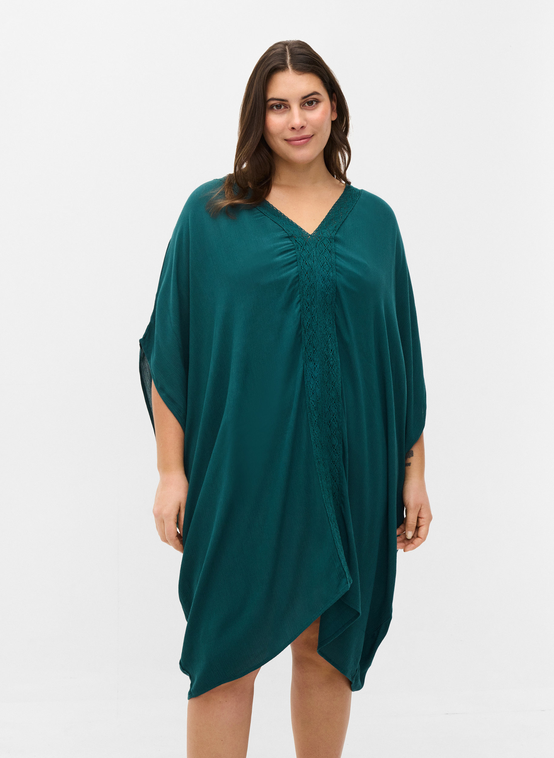 Strandkjole i viskose med blondedetaljer, Deep Teal, Model