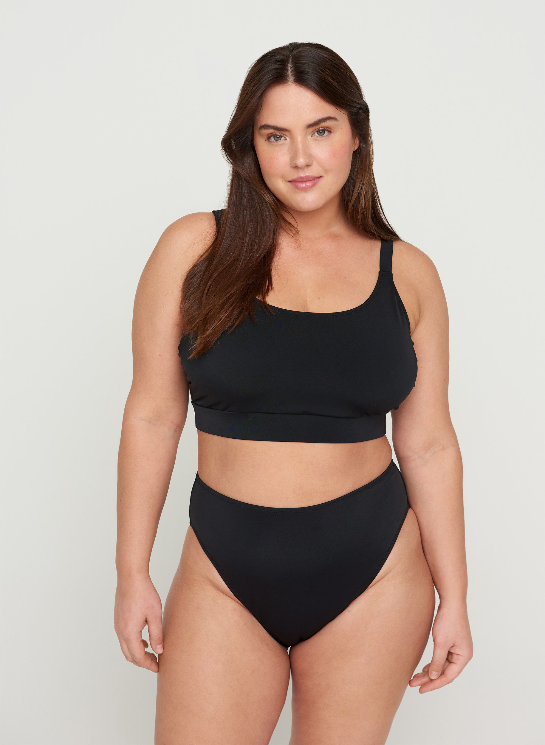 Tai bikinitruse med høyt liv, Black, Model