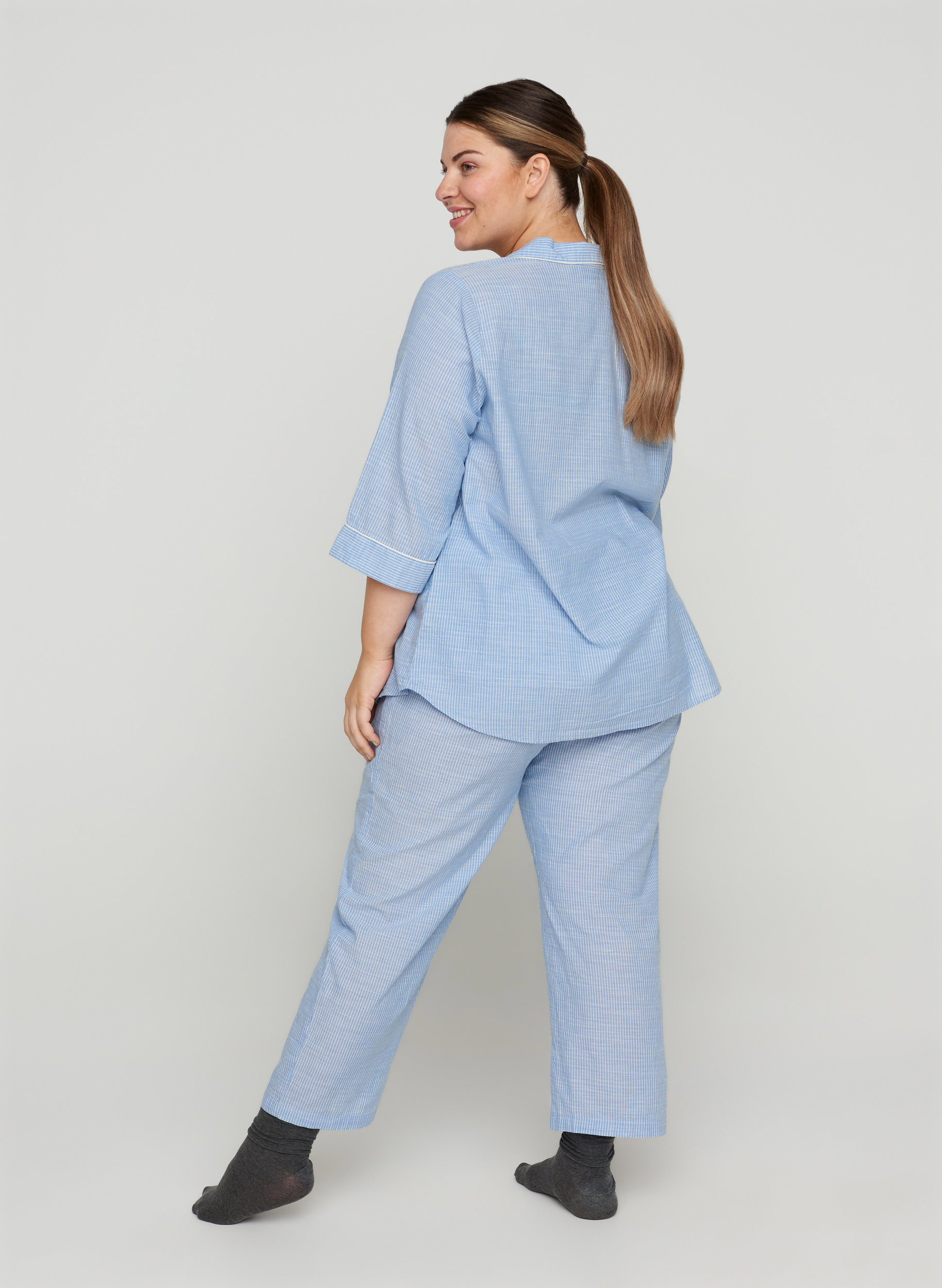 Løse pysjamasbukser i bomull med striper, White/Blue Stripe, Model image number 1