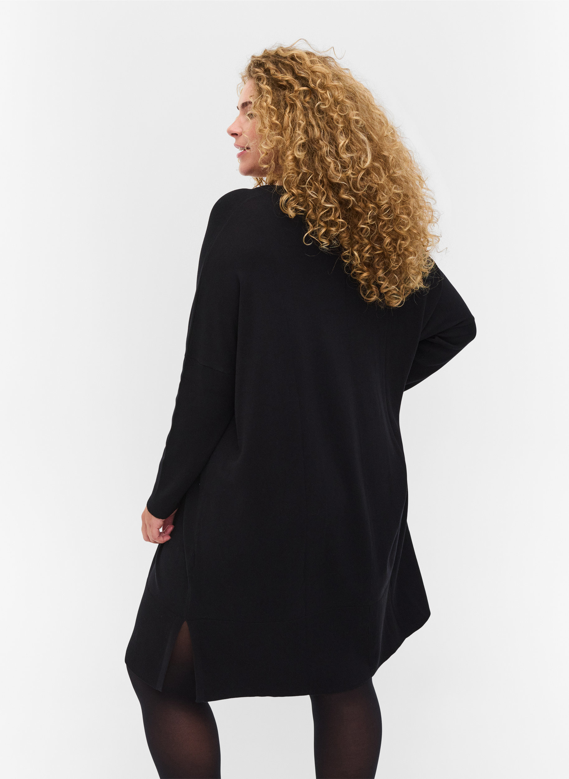 Oversized strikkekjole i en viskosemiks, Black, Model image number 1