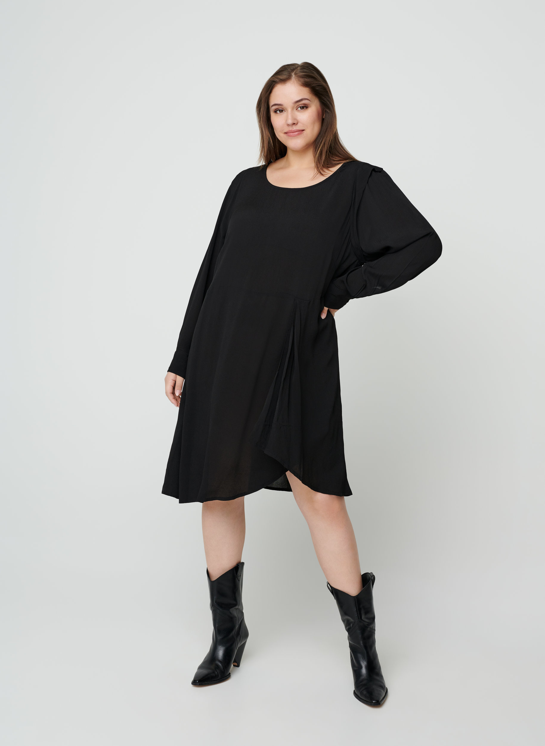 Langermet kjole i viskose, Black, Model image number 2
