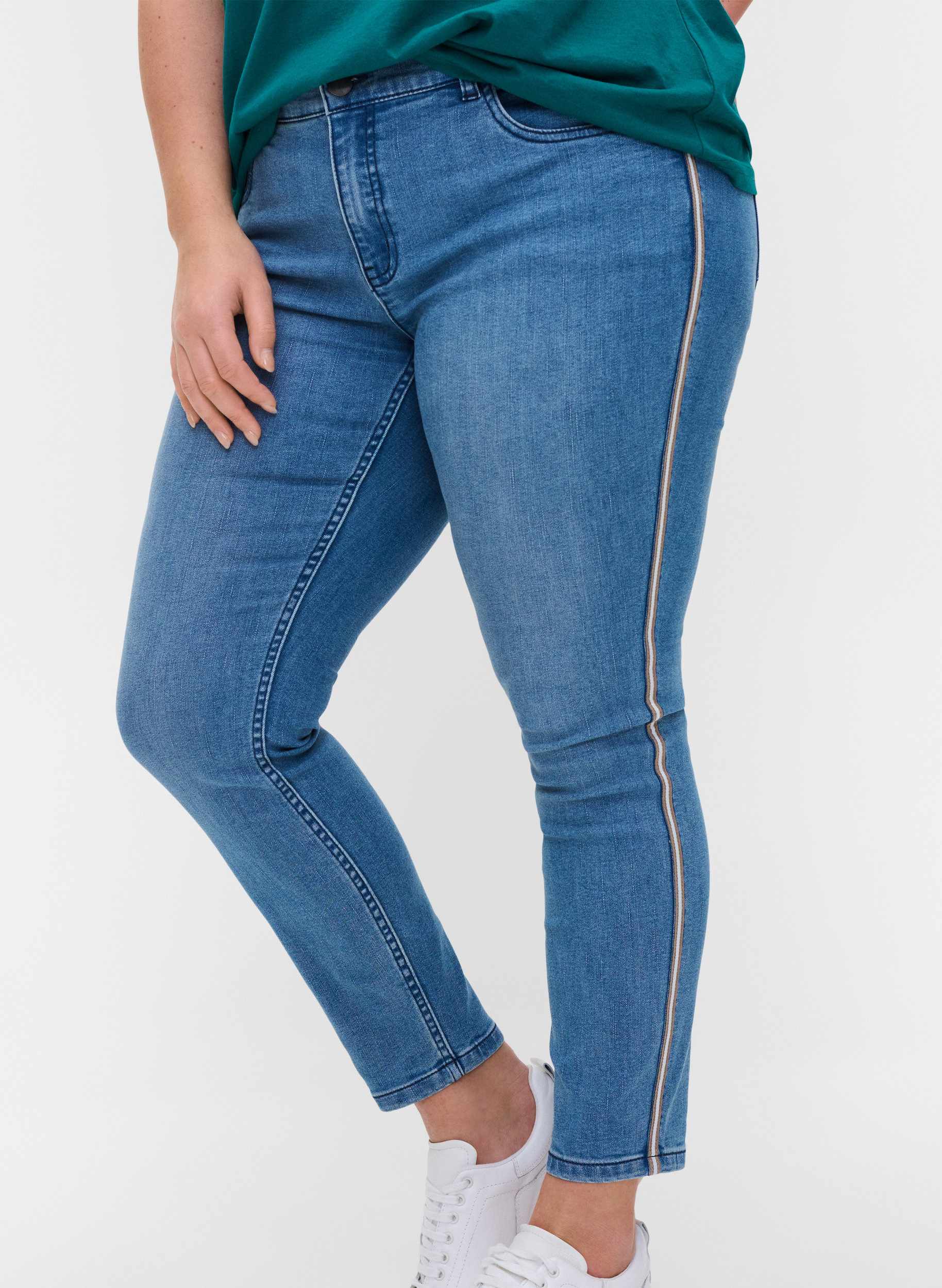 Cropped Sana jeans med stripe på siden, Light blue denim, Model image number 2