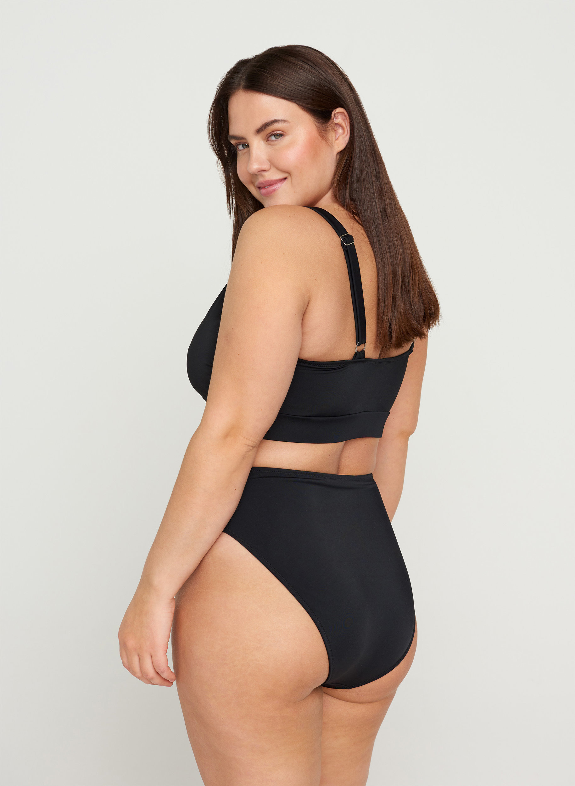 Tai bikinitruse med høyt liv, Black, Model