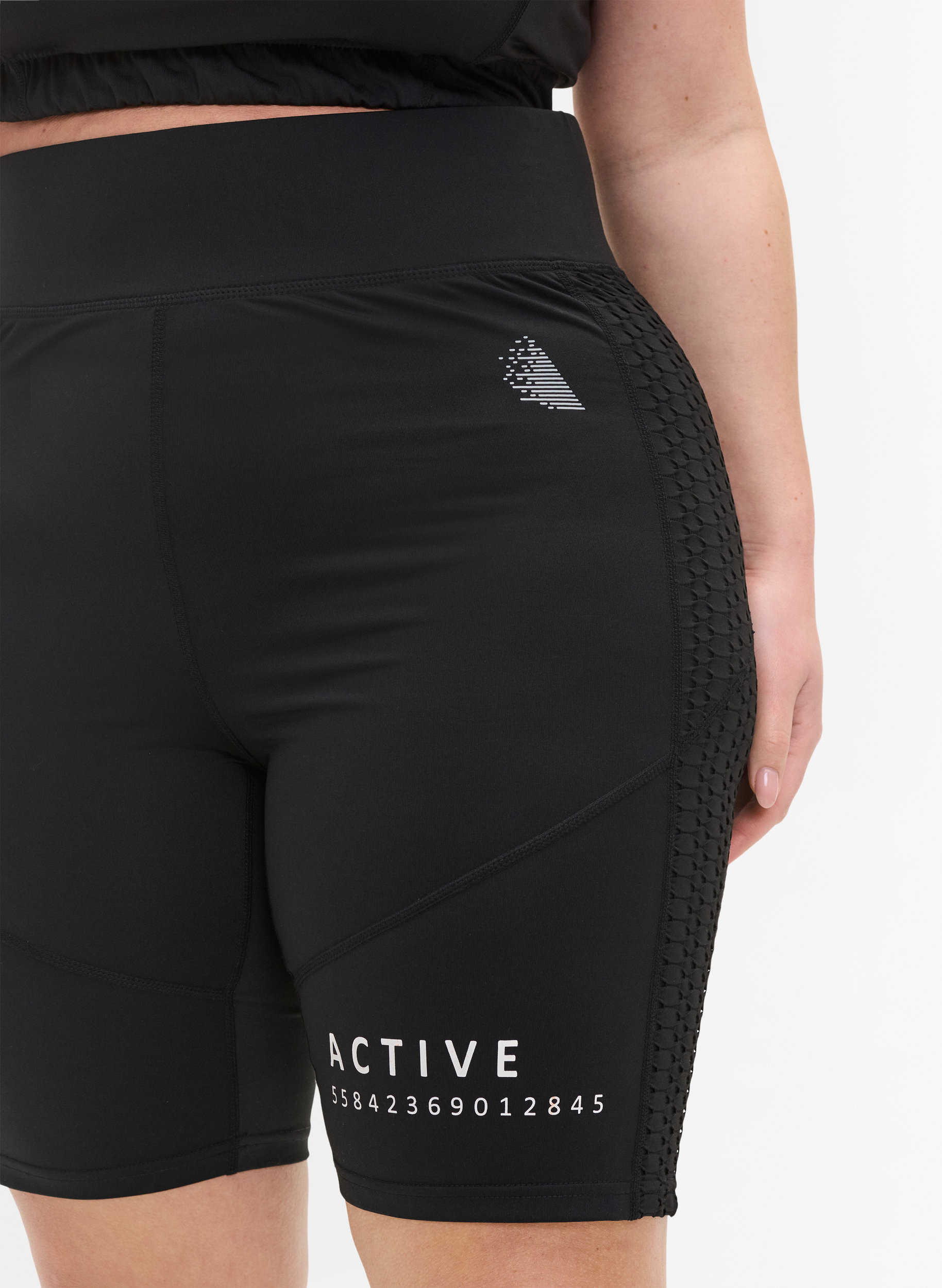 Tettsittende treningsshorts med tekst, Black, Model