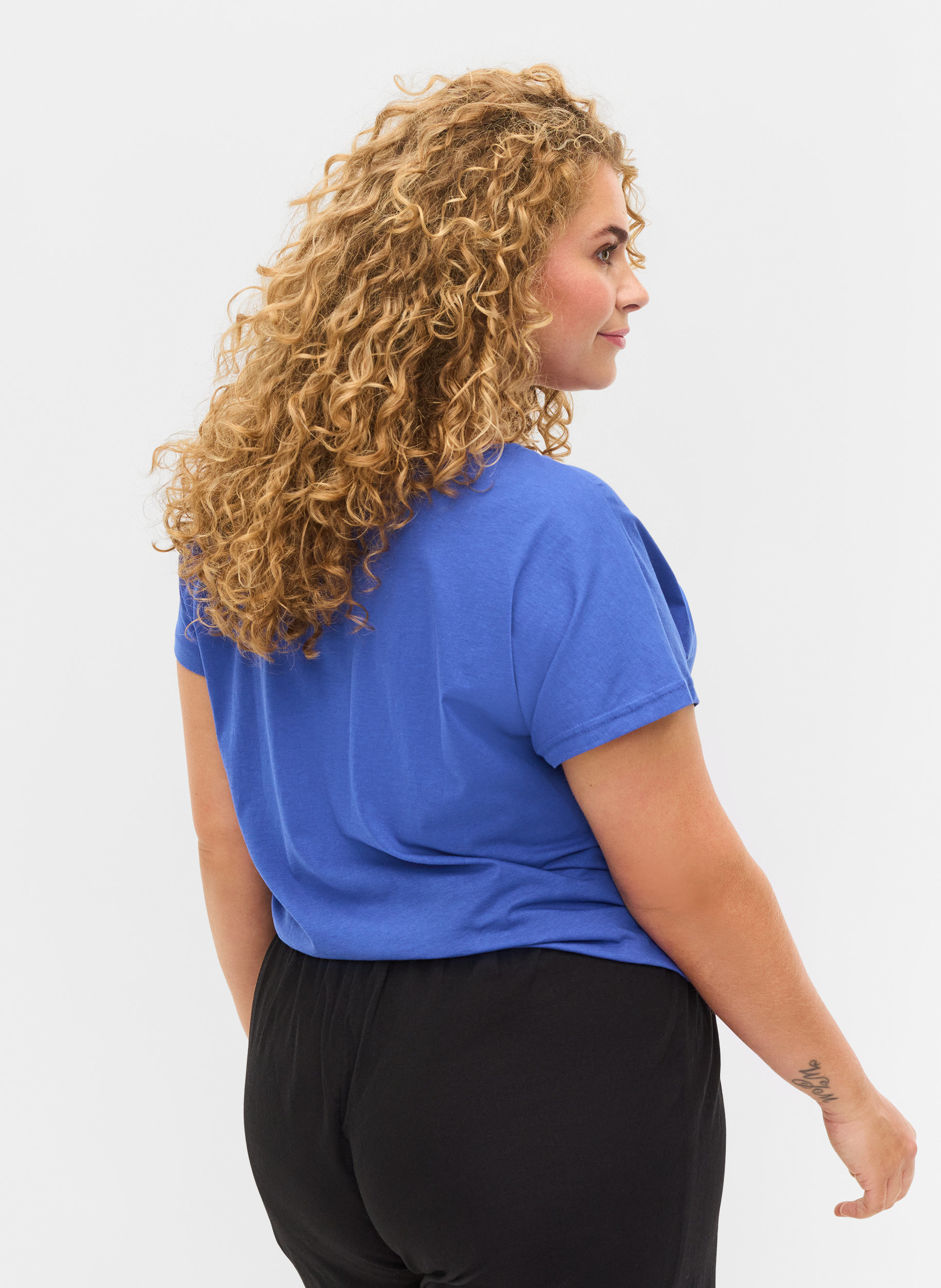 Løs T-skjorte i bomull med korte ermer, Dazzling Blue SUNNY, Model image number 1