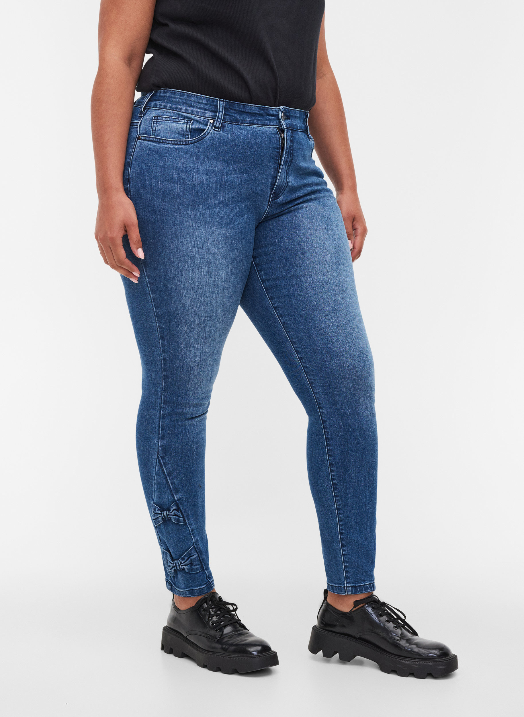 Super slim Amy jeans med sløyfe, Dark blue, Model image number 3
