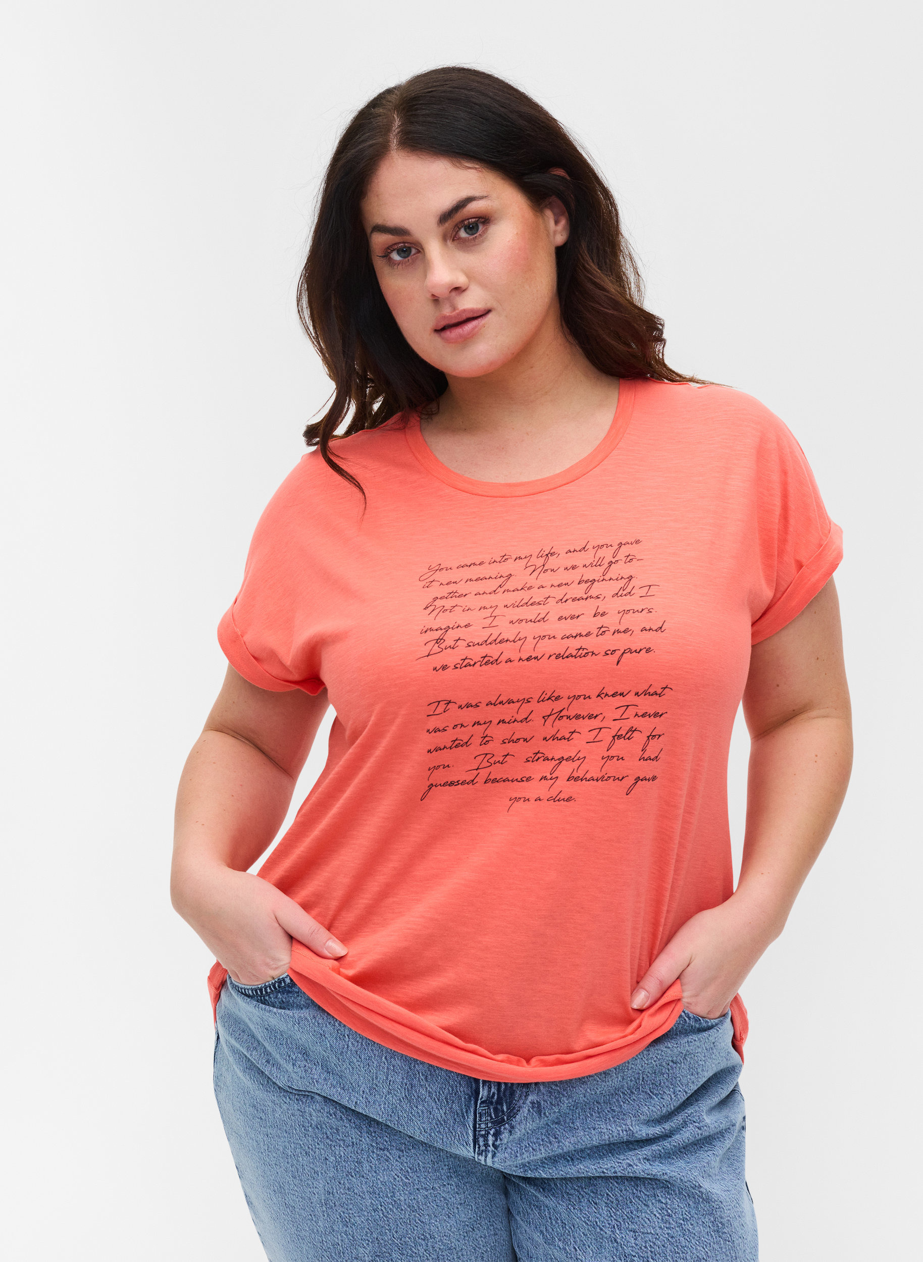 T-skjorte med trykk i økologisk bomull, Living Coral Text, Model