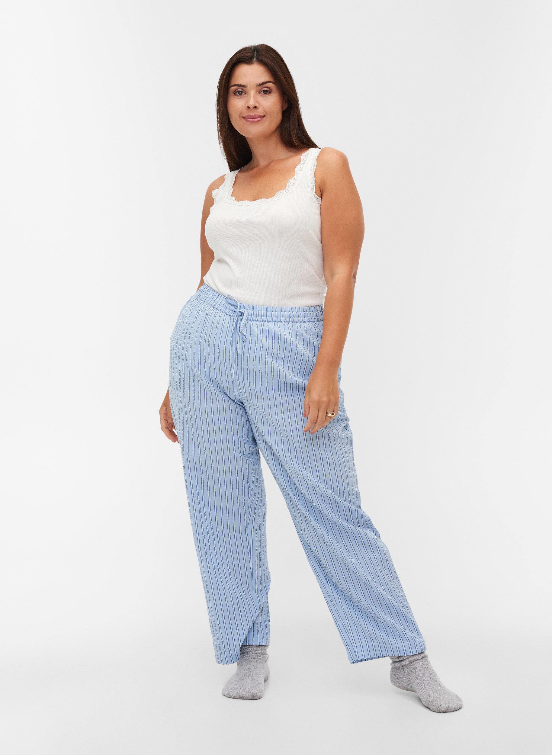 Løse stripete pysjamasbukser i bomull, Chambray Blue Stripe, Model image number 0