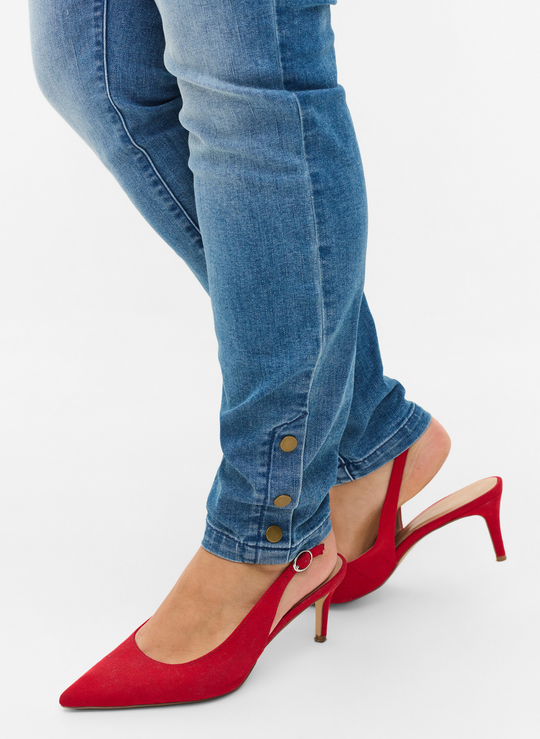 Super slim Amy jeans med splitt og knapper, Light blue, Model image number 2