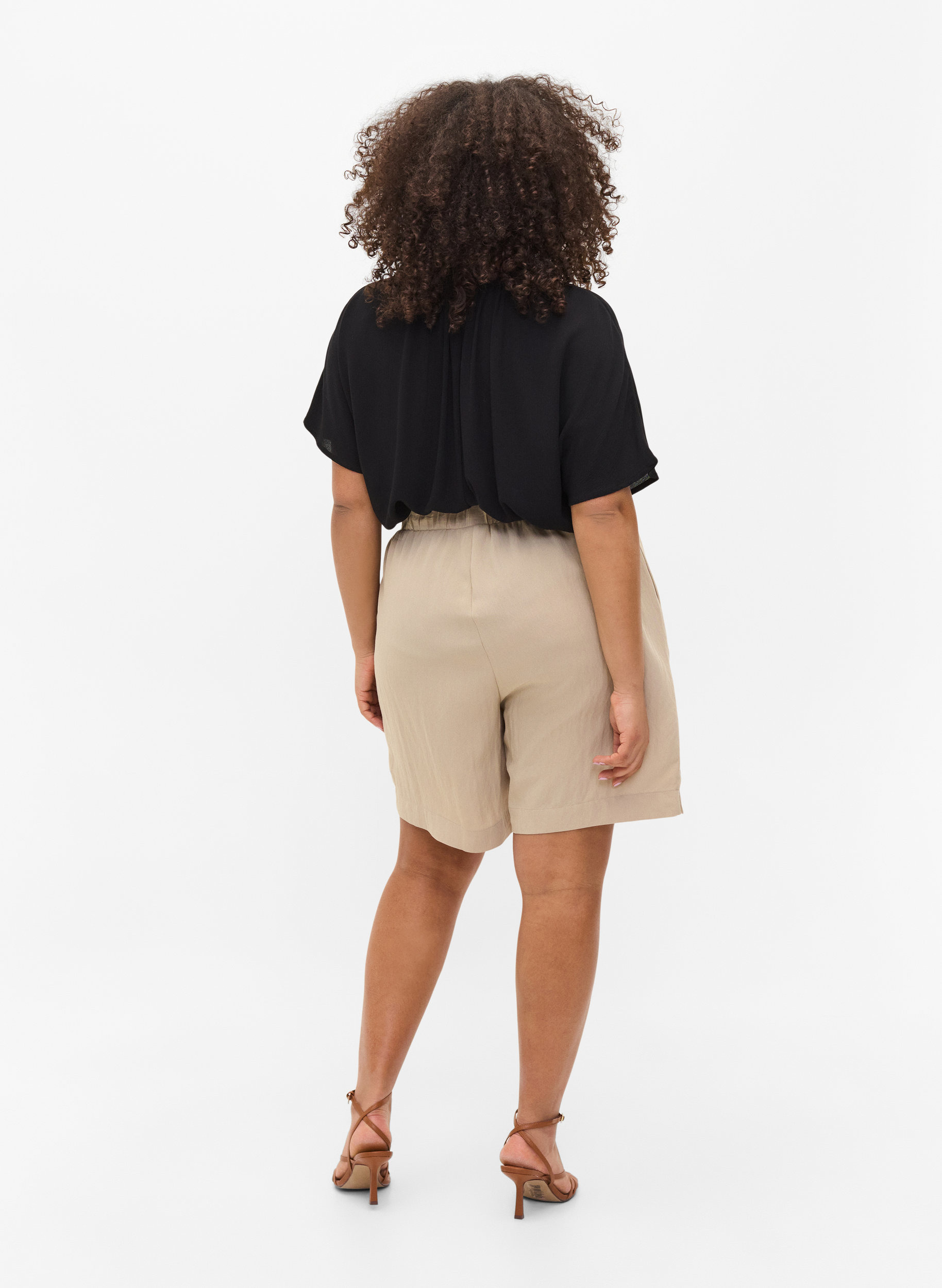 Løse shorts i viskose, Oxford Tan, Model