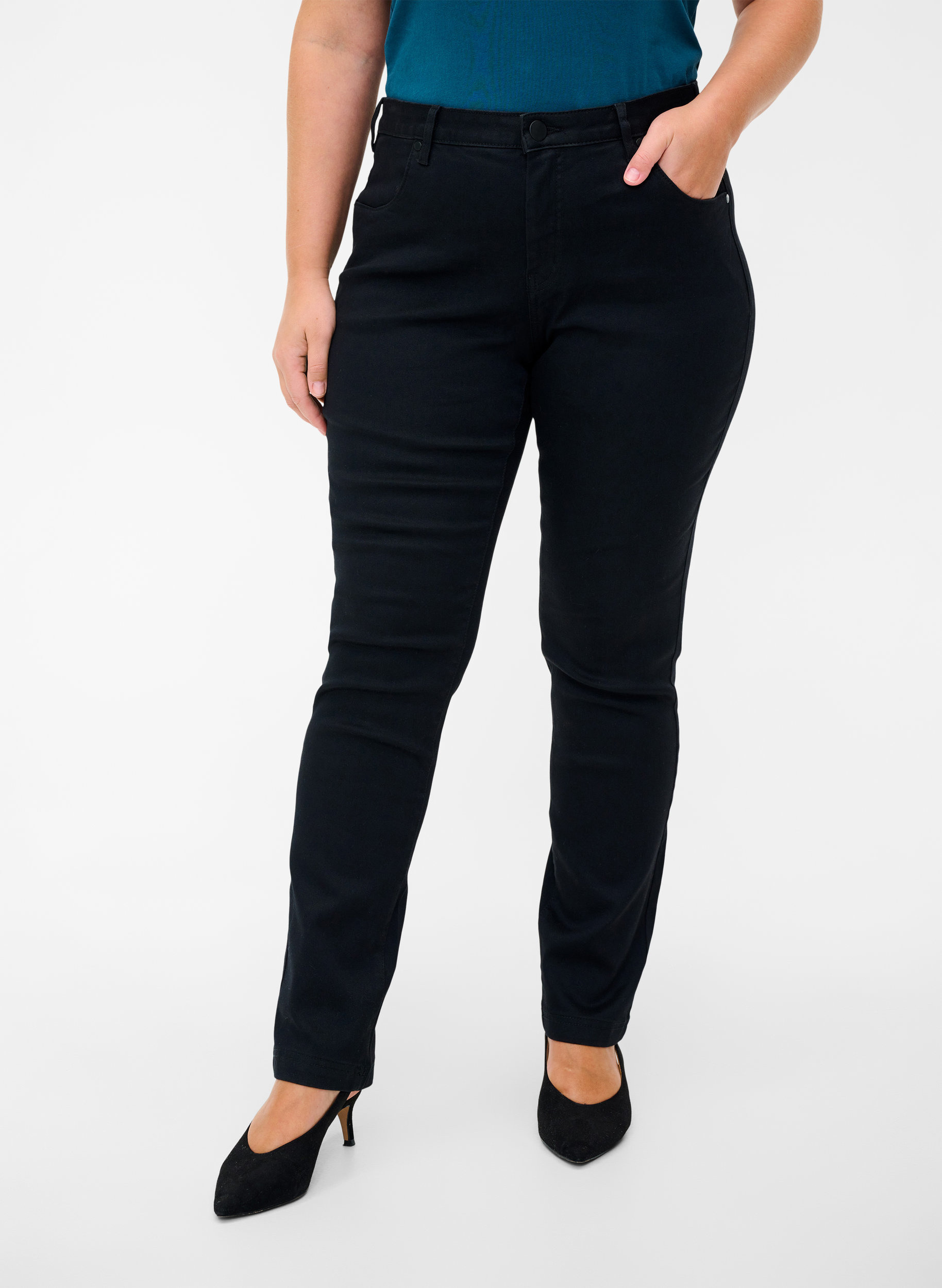 Slim fit Emily jeans med normal høyde i livet, Black, Model image number 3