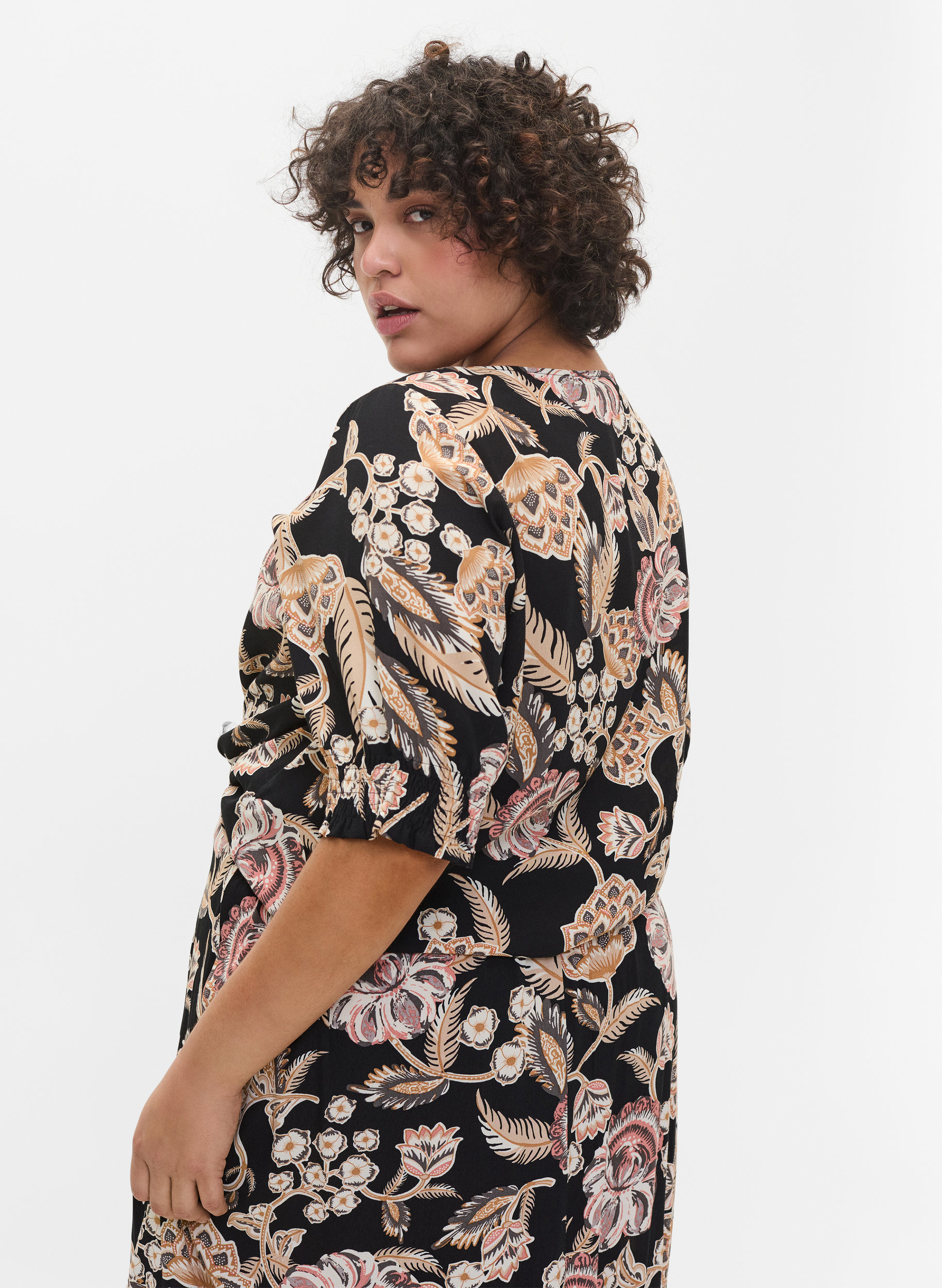 Mønstrete viskosebluse med knapper, Paisley Flower, Model