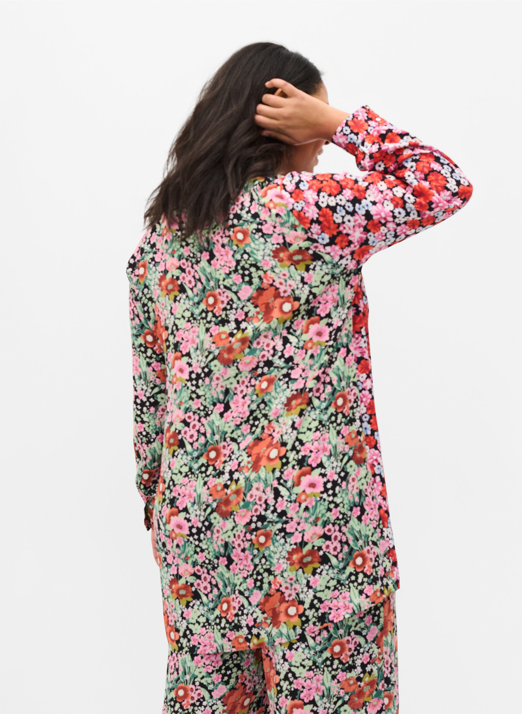 Lang blomstrete skjorte i viskose, Flower AOP Mix, Model