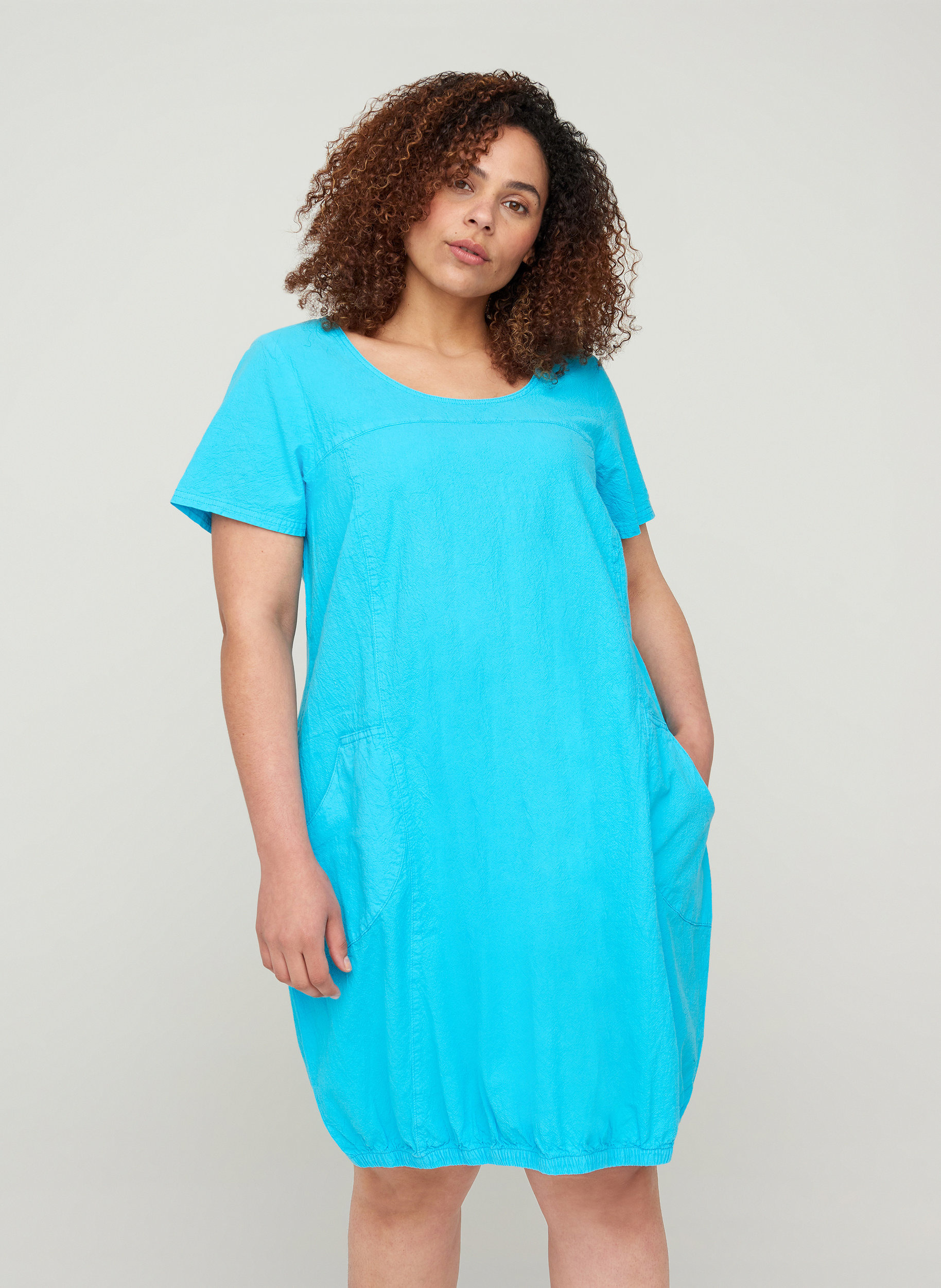 Kortermet kjole i bomull, River Blue, Model image number 0