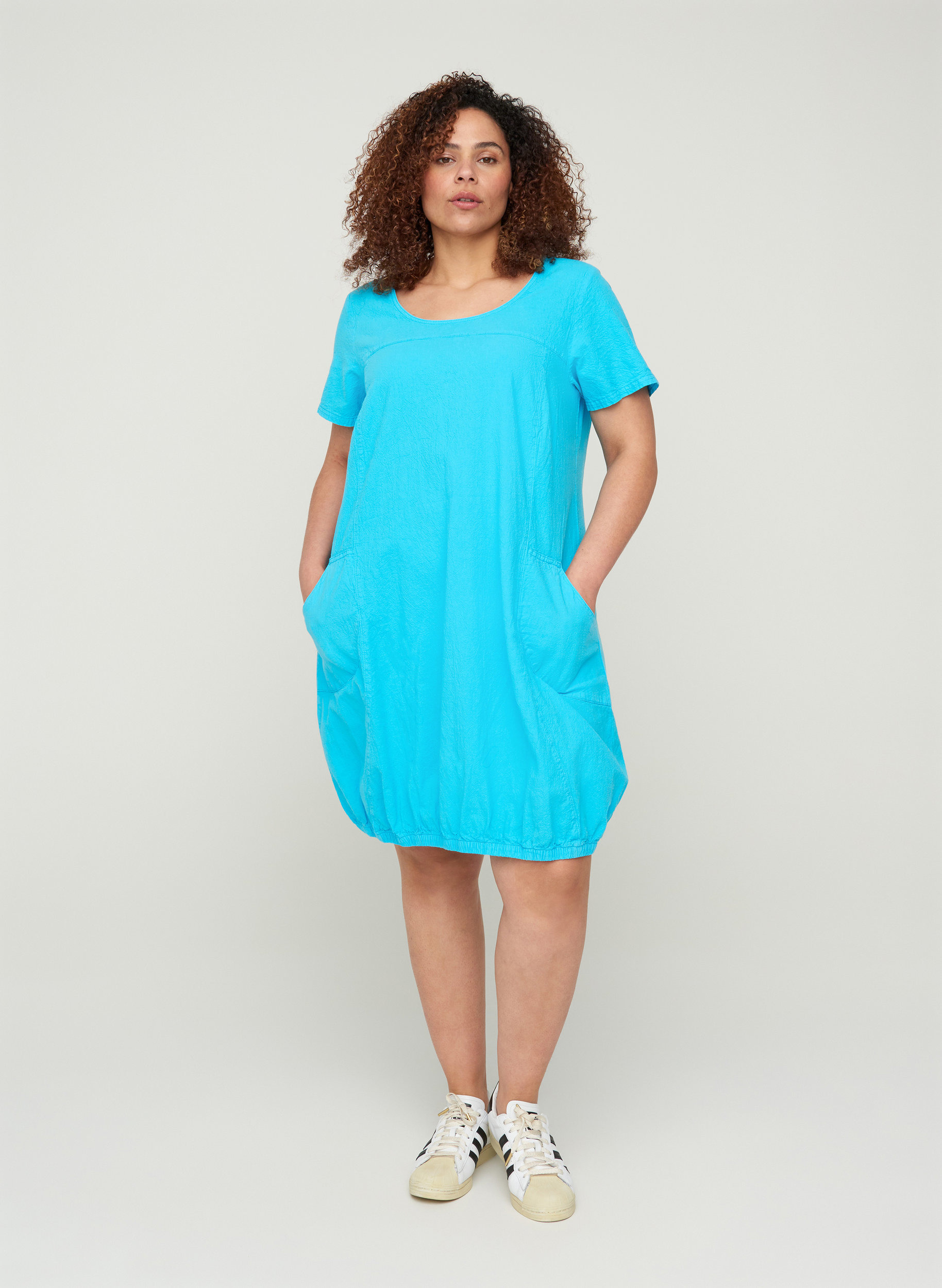 Kortermet kjole i bomull, River Blue, Model image number 2
