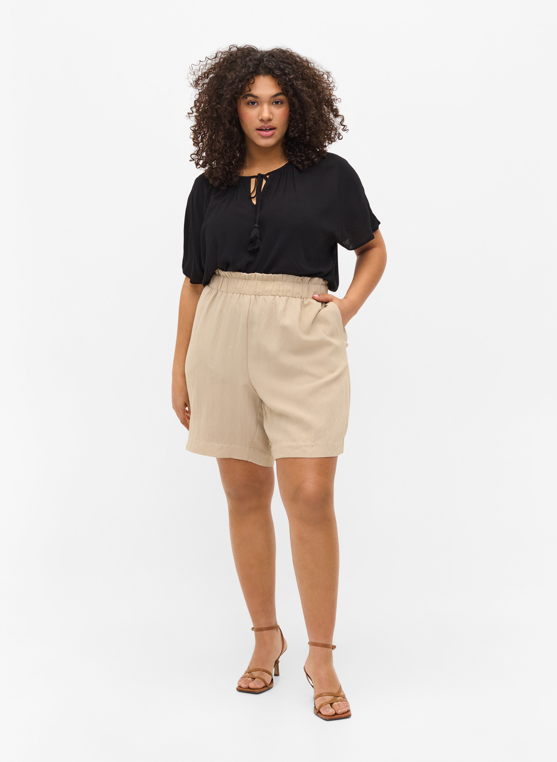Løse shorts i viskose, Oxford Tan, Model