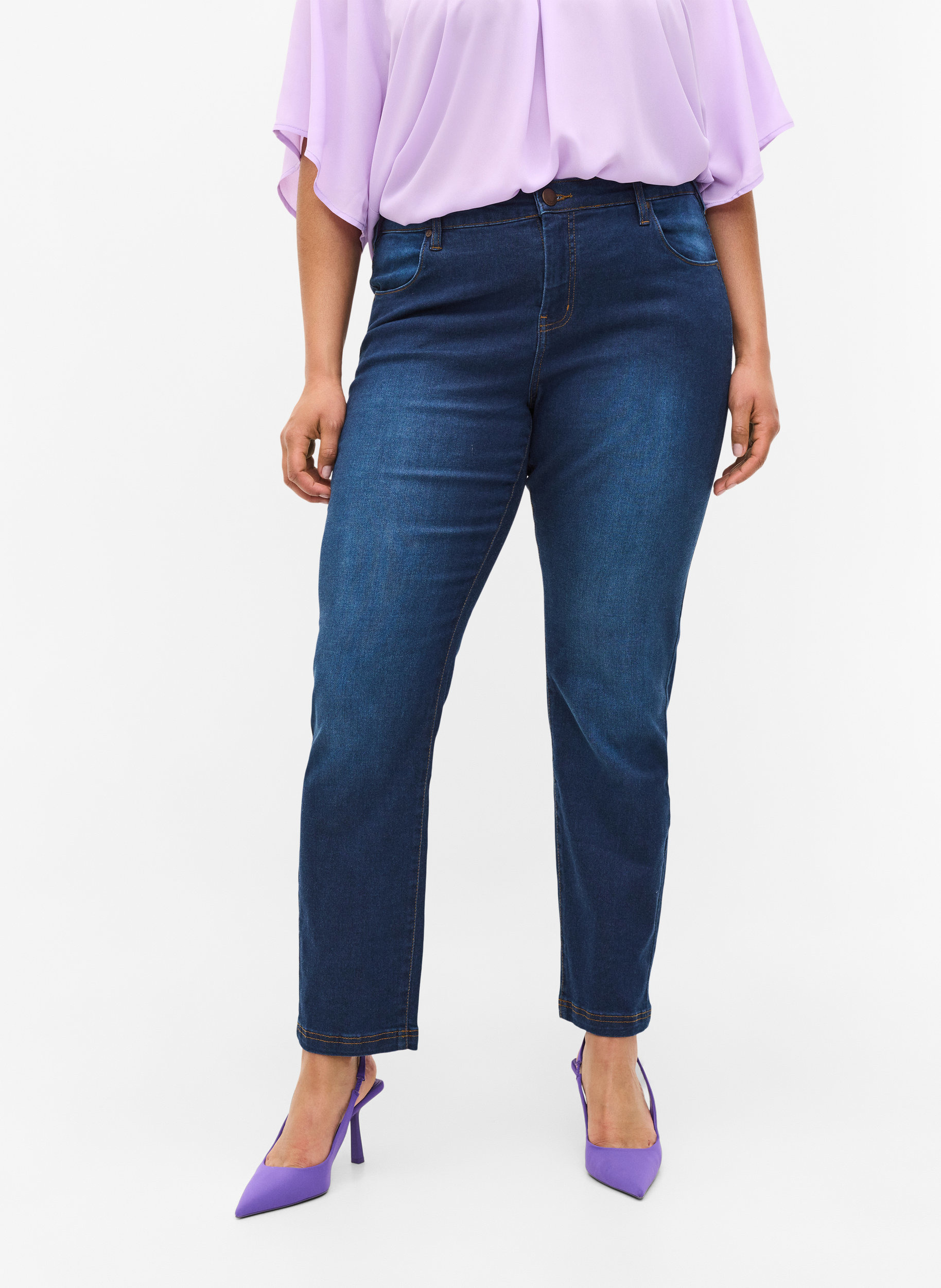 Slim fit Emily jeans med normal høyde i livet, Blue denim, Model image number 2