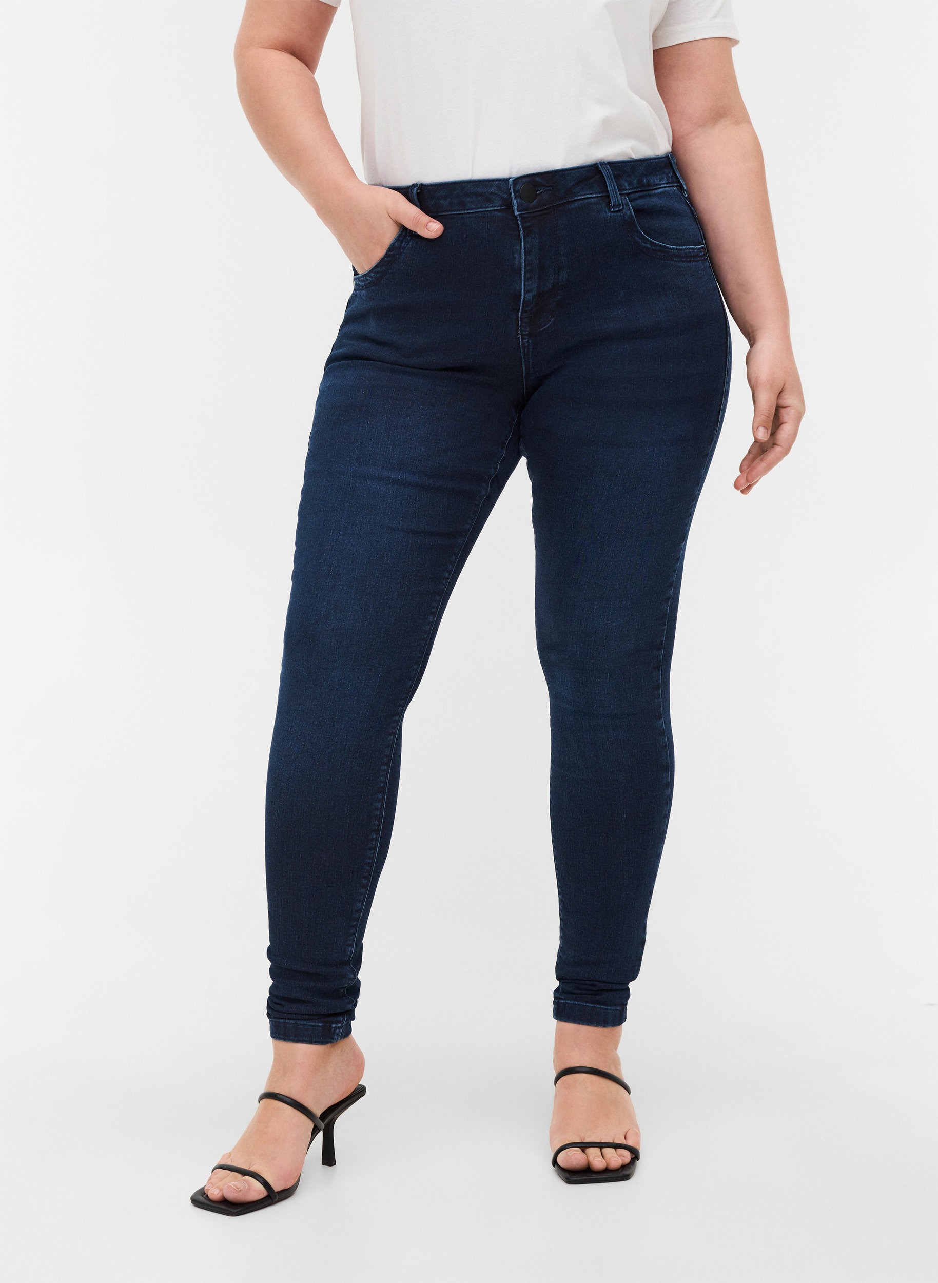 Super slim Amy jeans med høyt liv, Dark blue, Model image number 4