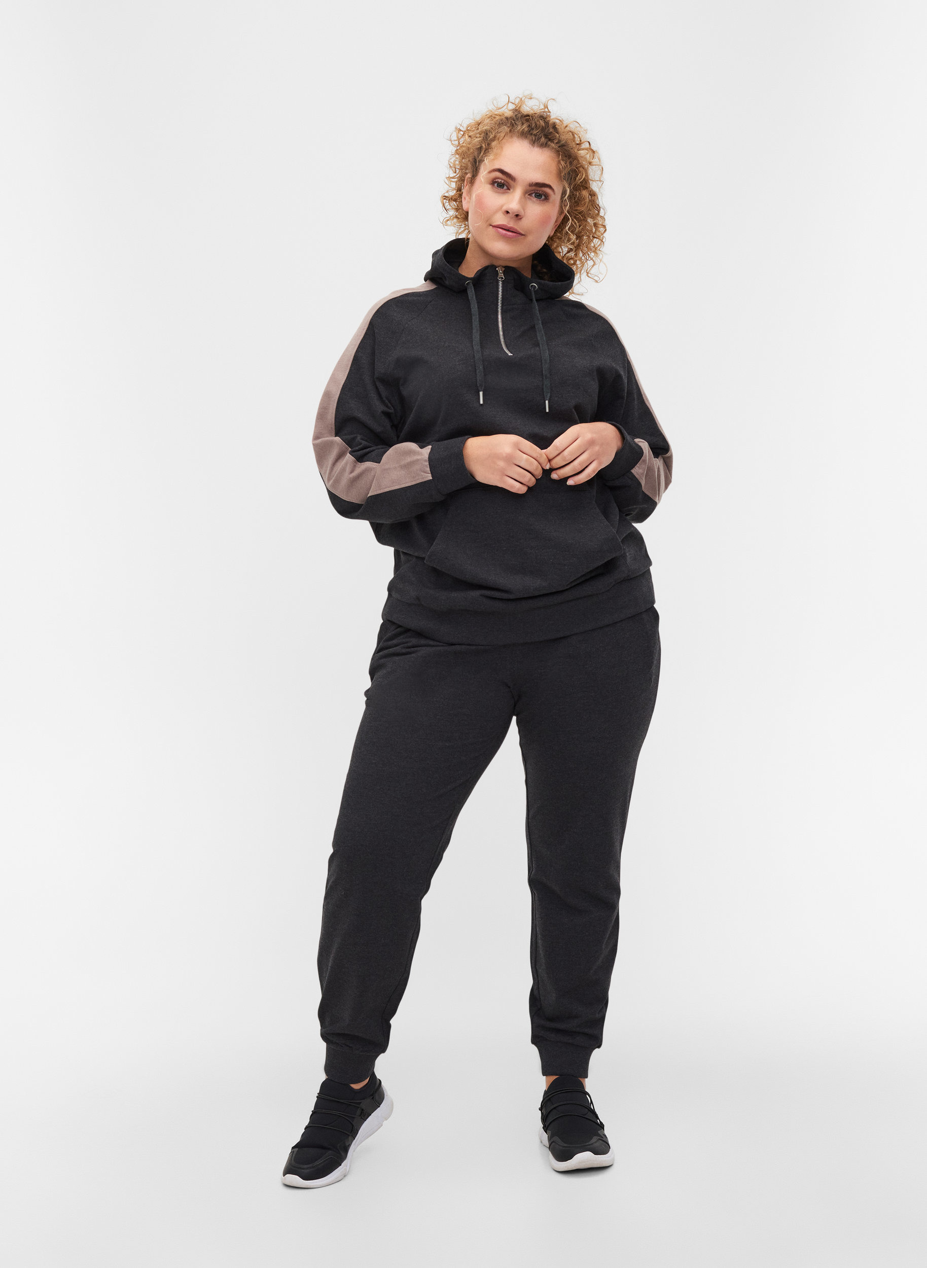 Løse joggebukser med lommer, Black, Model image number 0