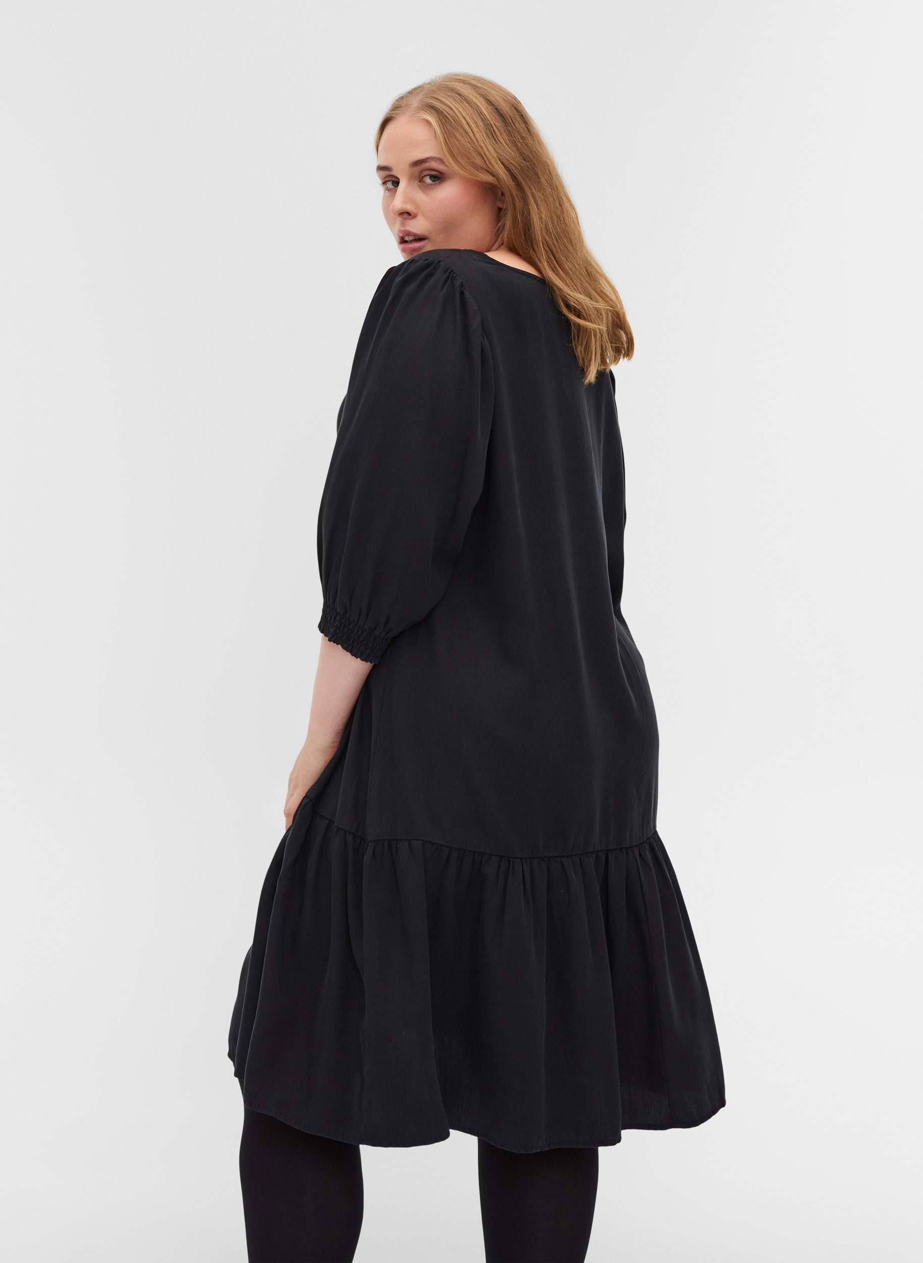 Kjole med V-hals og smock, Black, Model image number 1