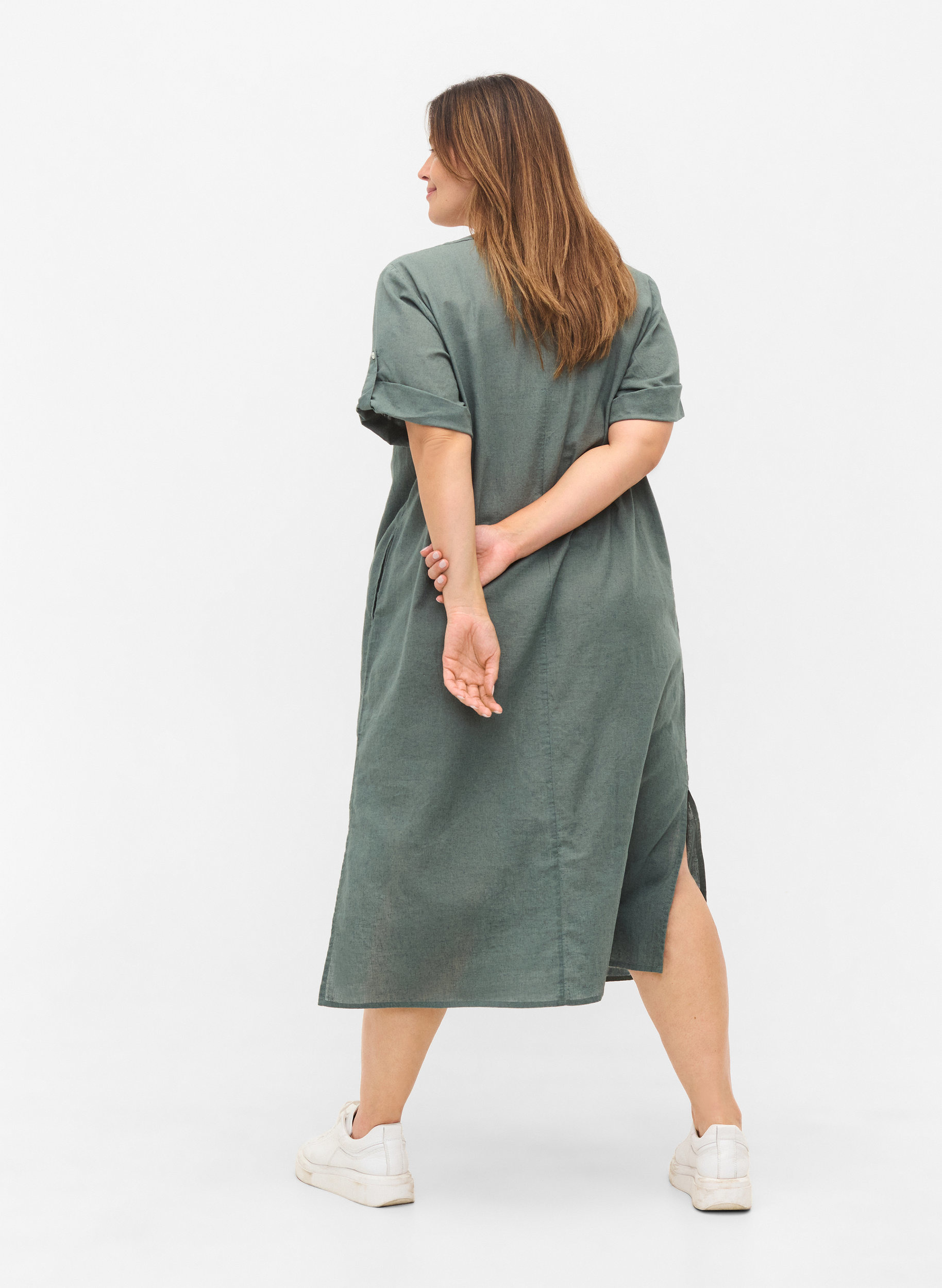 Lang skjortekjole med korte ermer, Balsam Green, Model