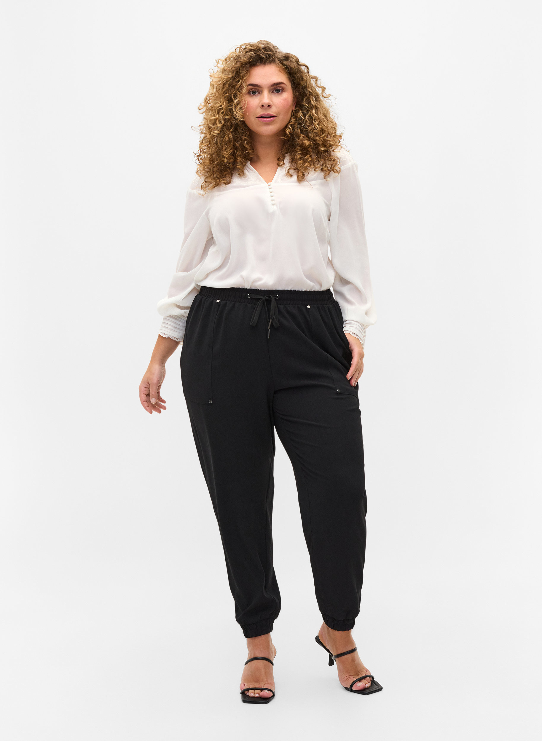 Bukser med lommer og strikkant, Black, Model image number 0
