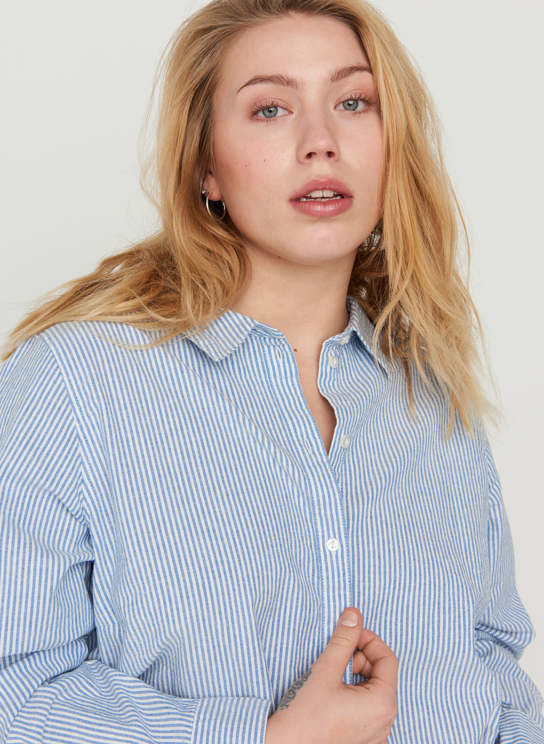 Langermet skjorte i bomull, Blue Striped, Model image number 2