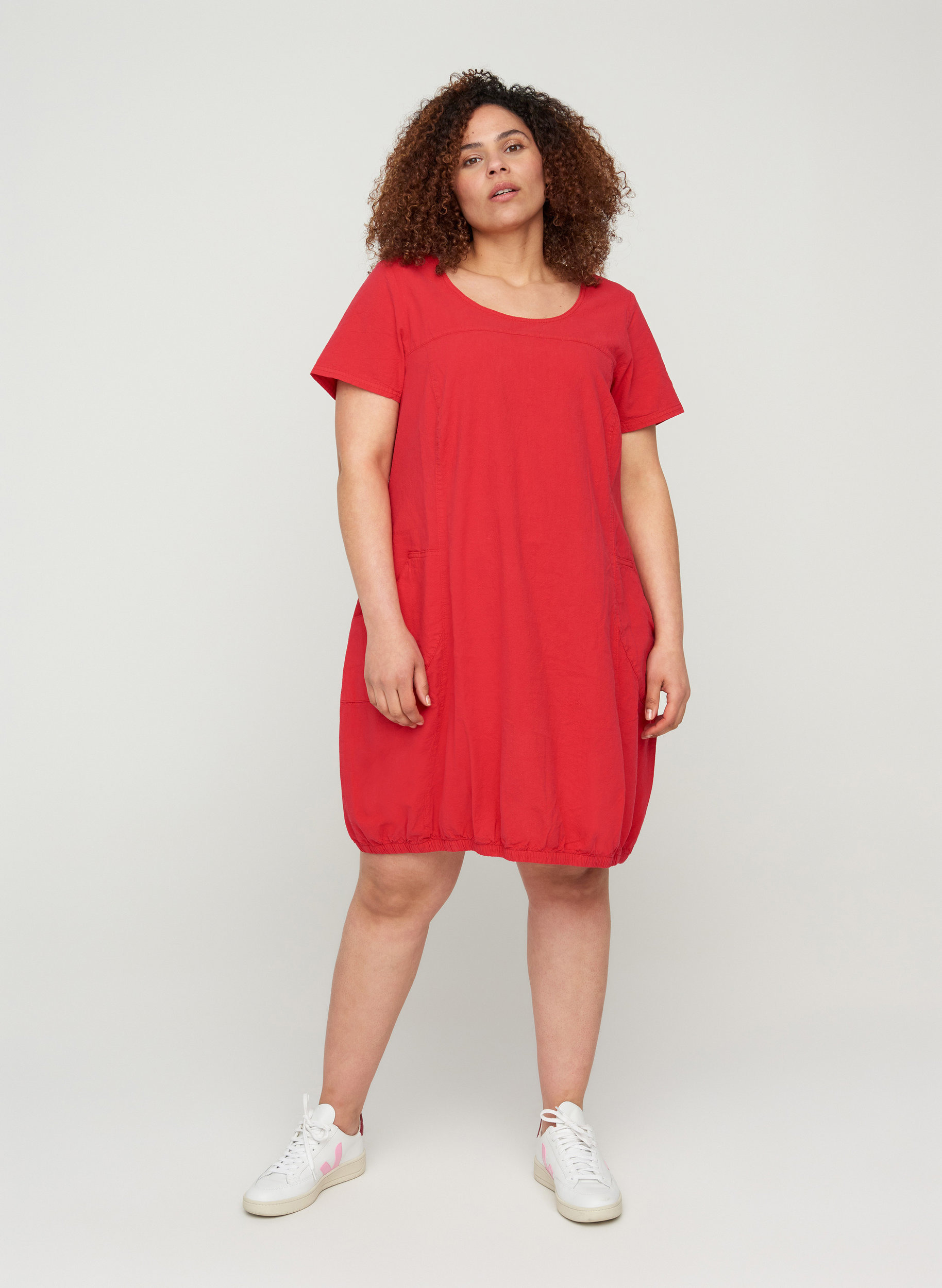 Kortermet kjole i bomull, Lipstick Red, Model image number 2