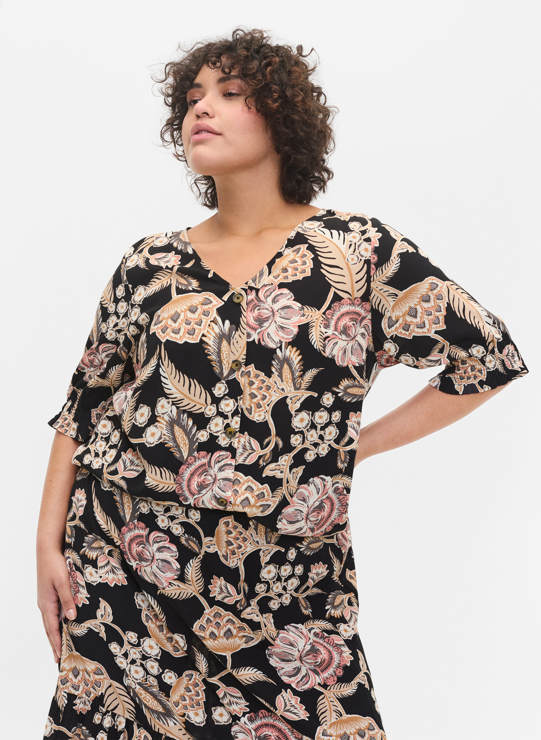 Mønstrete viskosebluse med knapper, Paisley Flower, Model