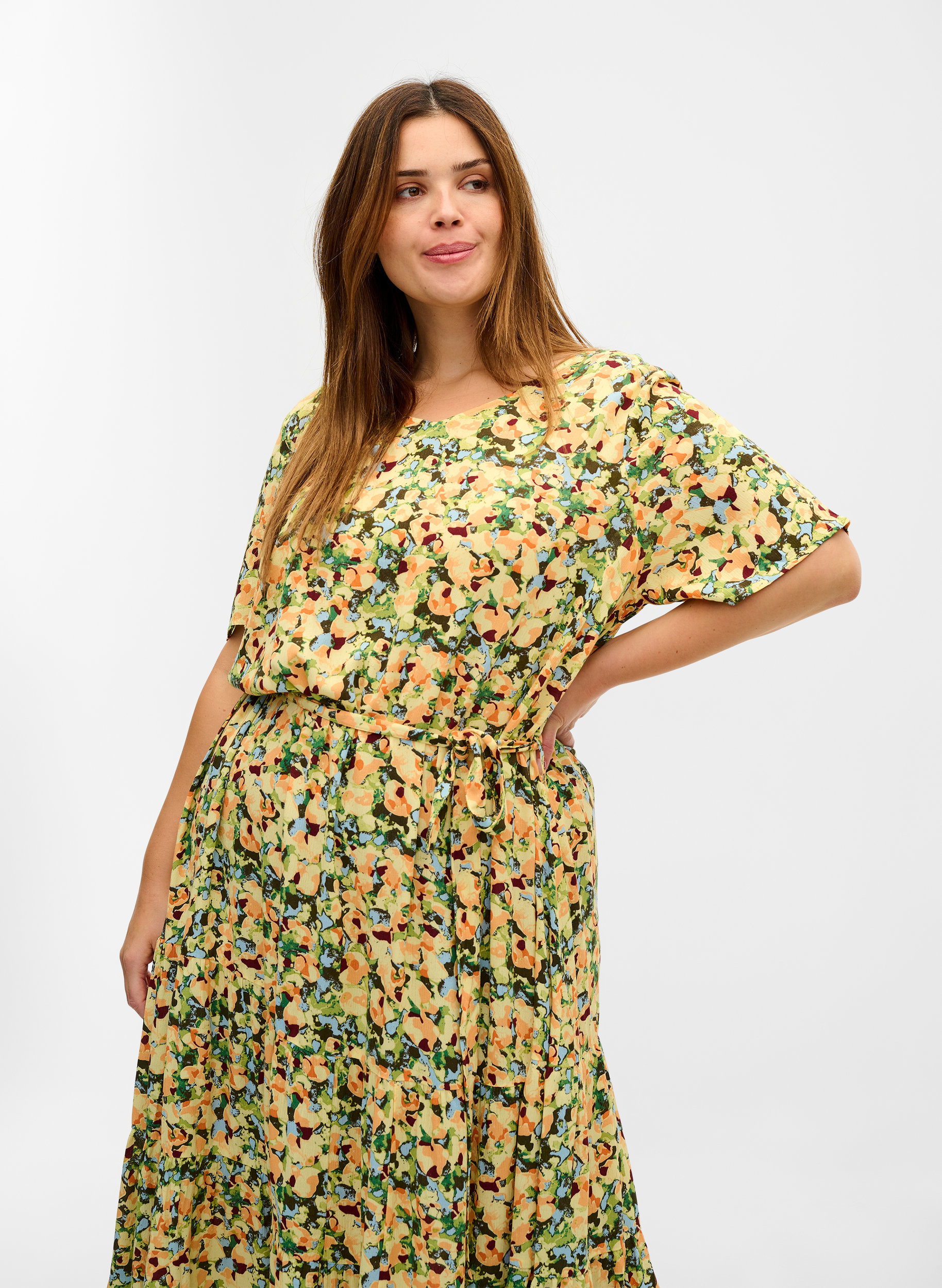 Kortermet midikjole i viskose, Yellow Summer AOP, Model